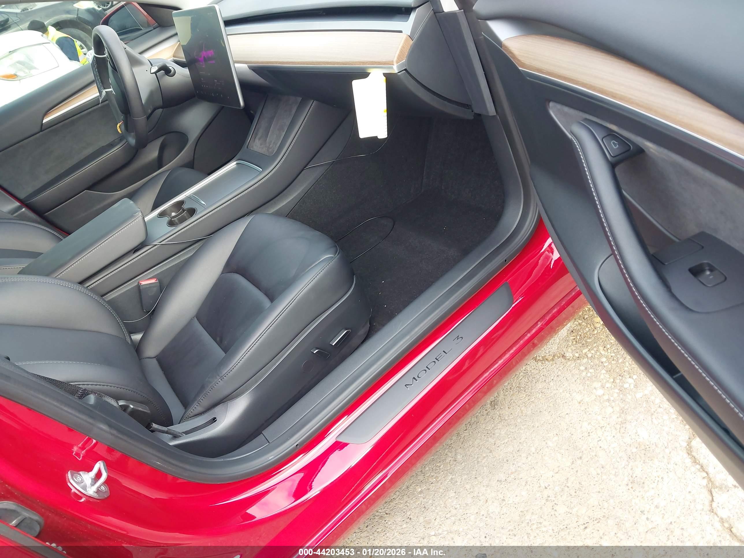 TESLA MODEL image 5