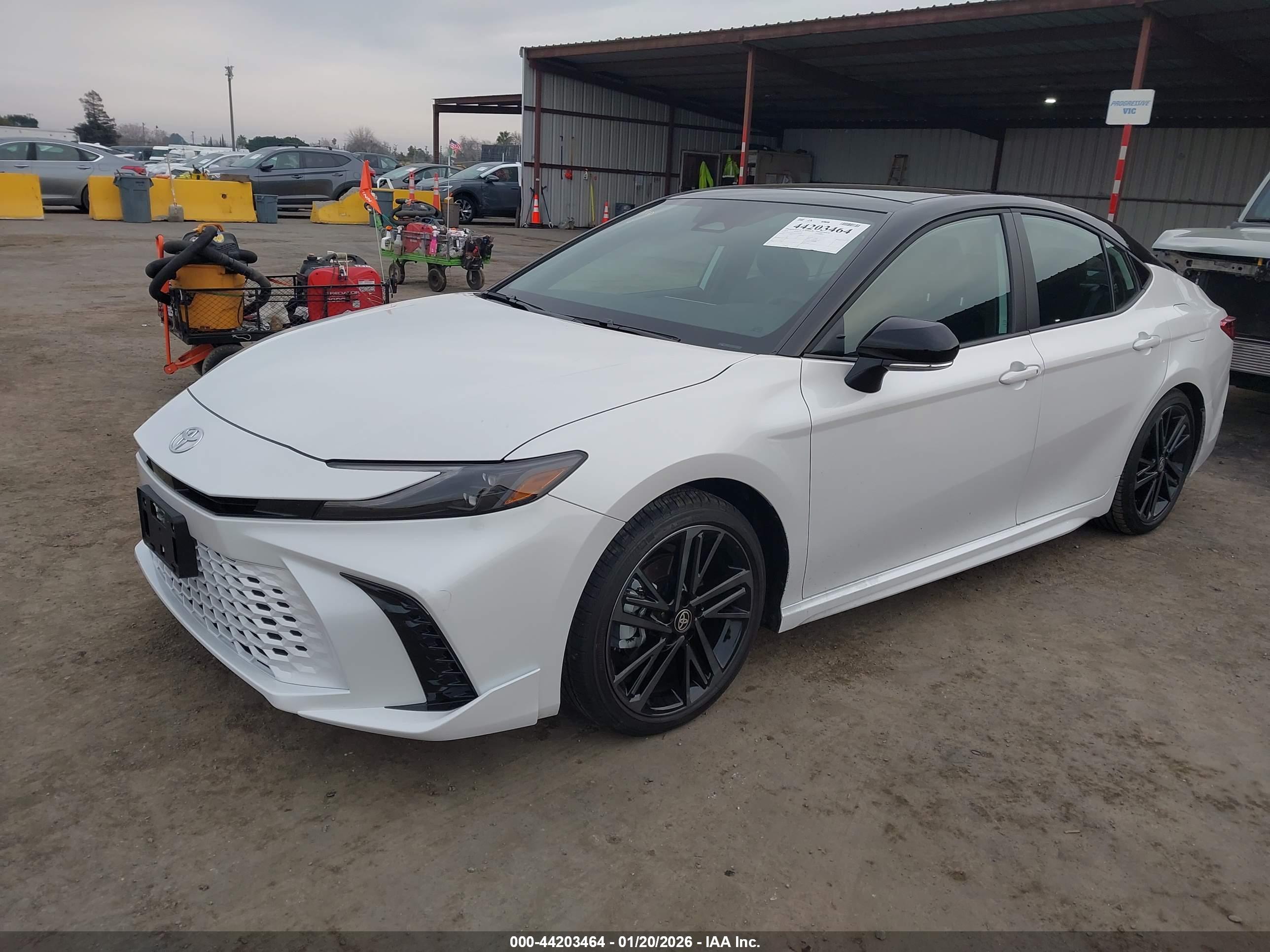 TOYOTA CAMRY image 2