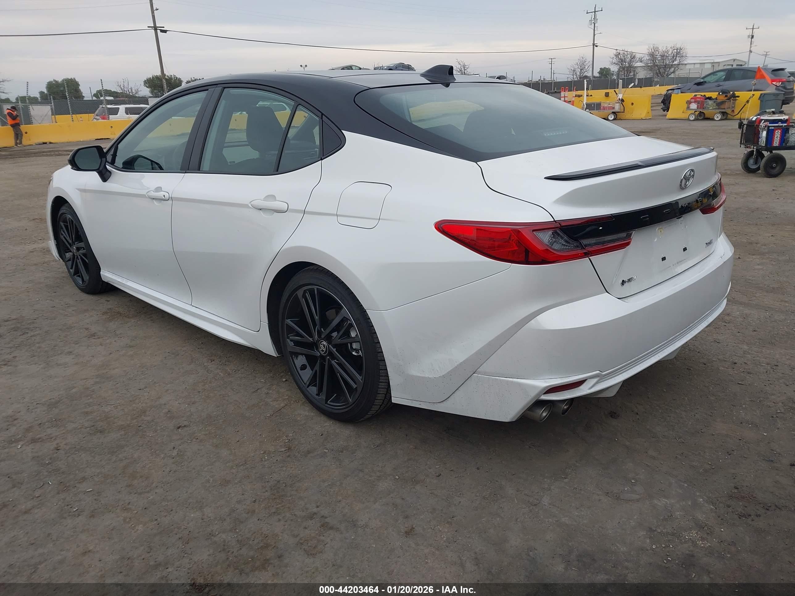 TOYOTA CAMRY image 3