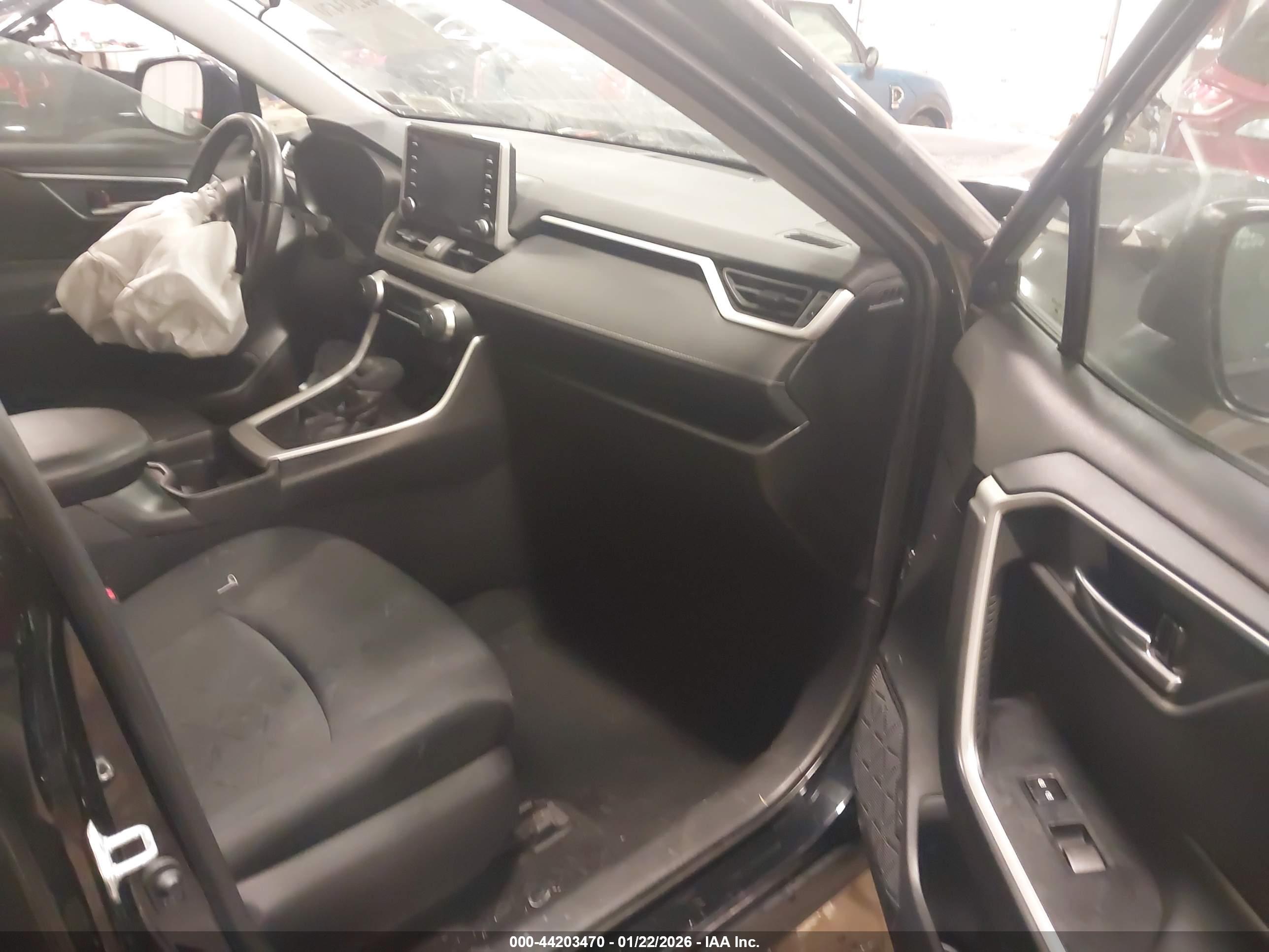 TOYOTA RAV4 image 5