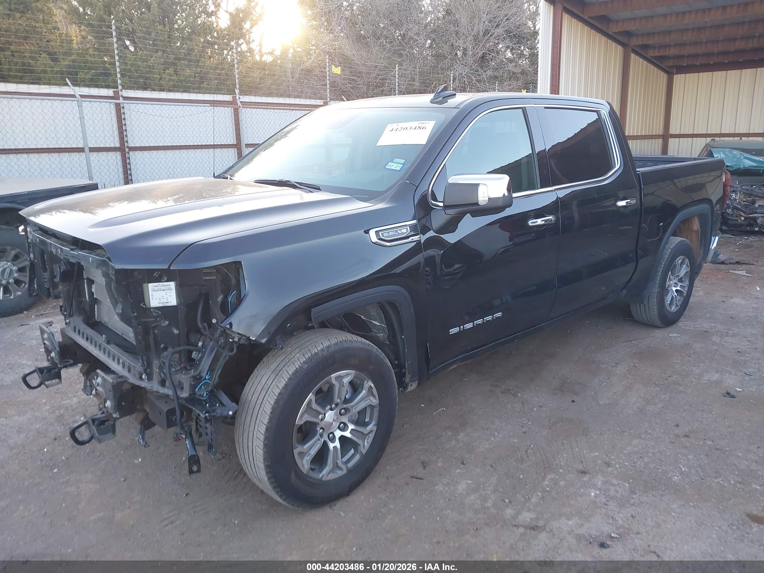 GMC SIERRA image 2