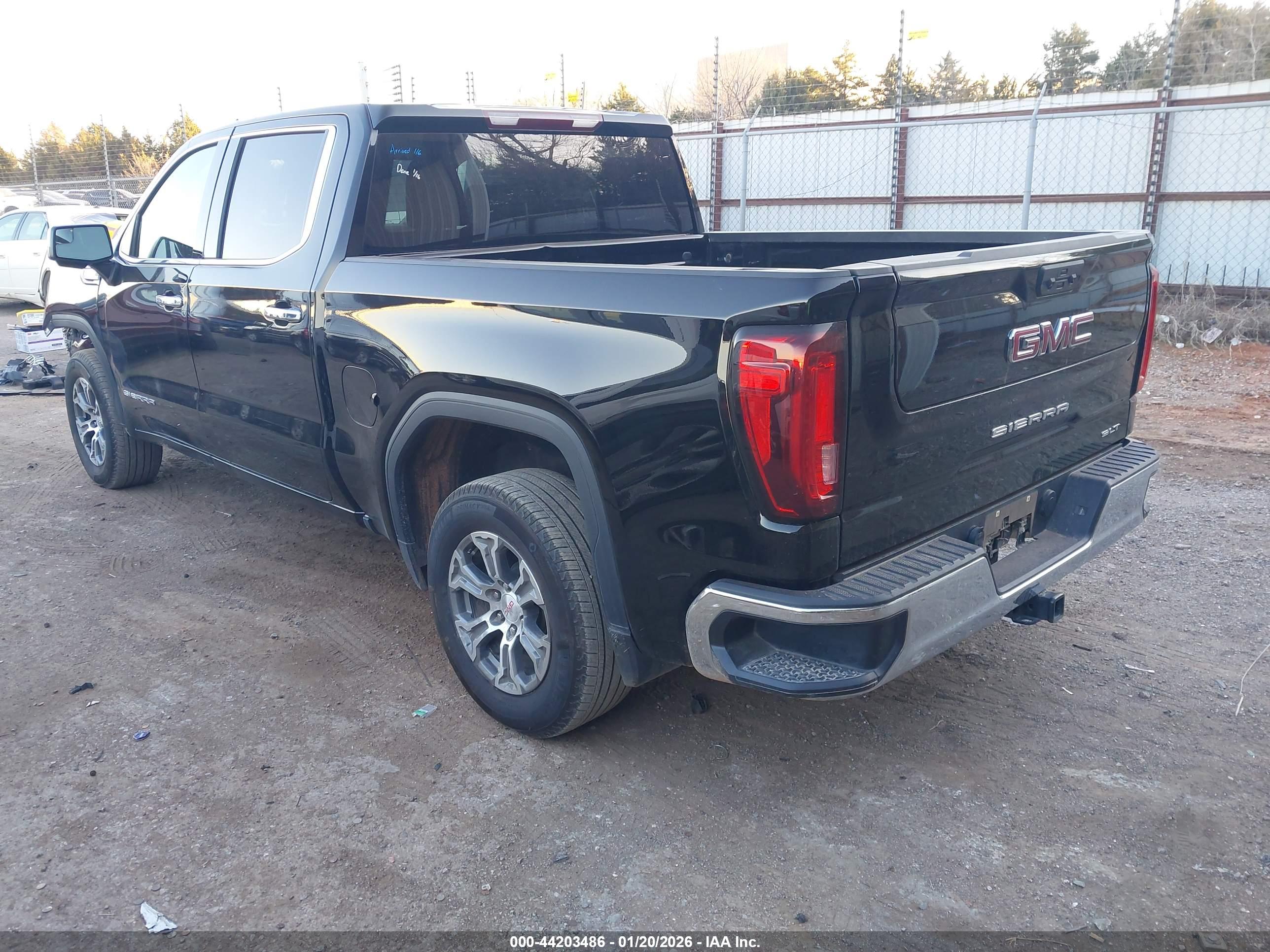GMC SIERRA image 3