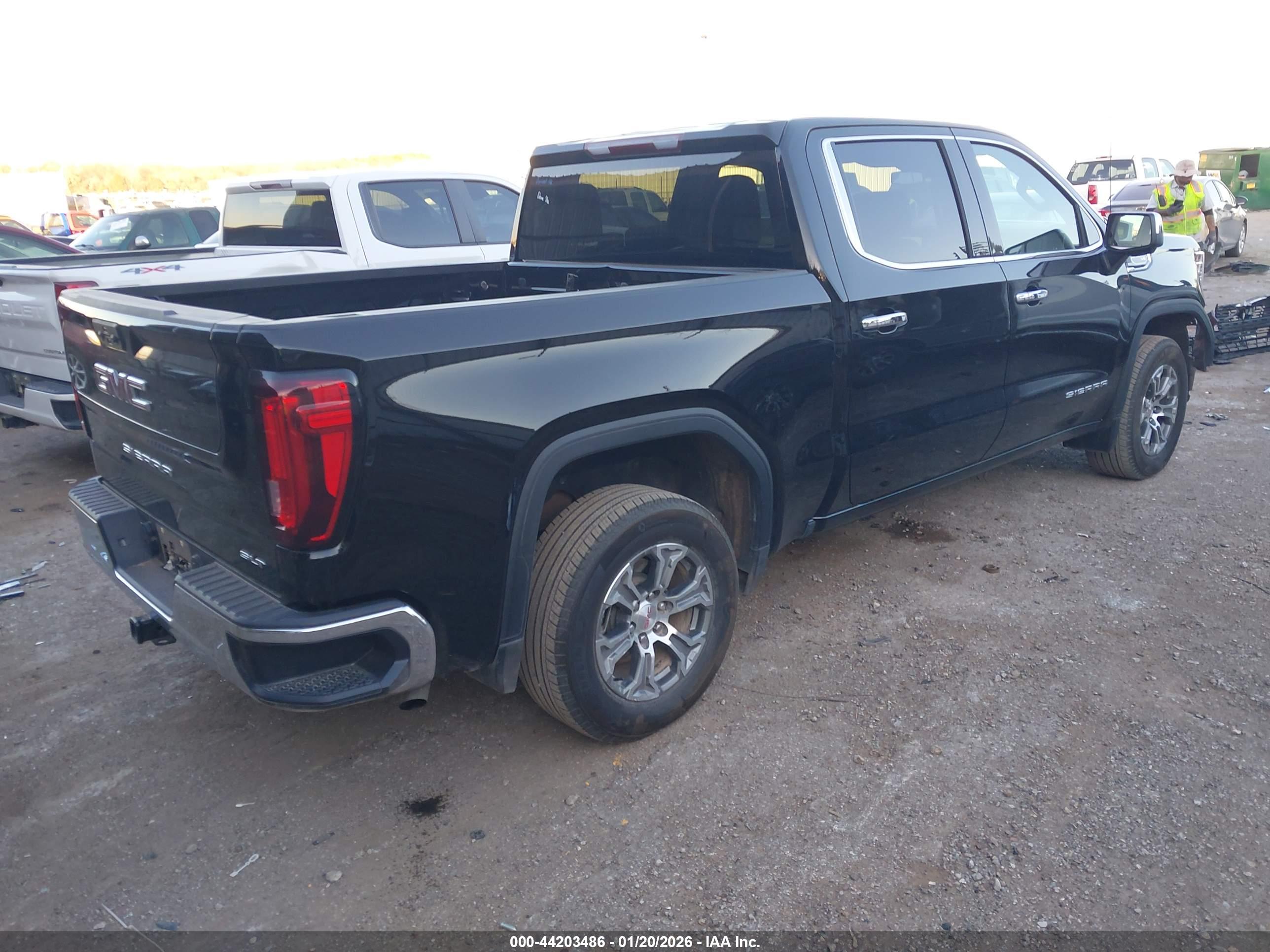 GMC SIERRA image 4