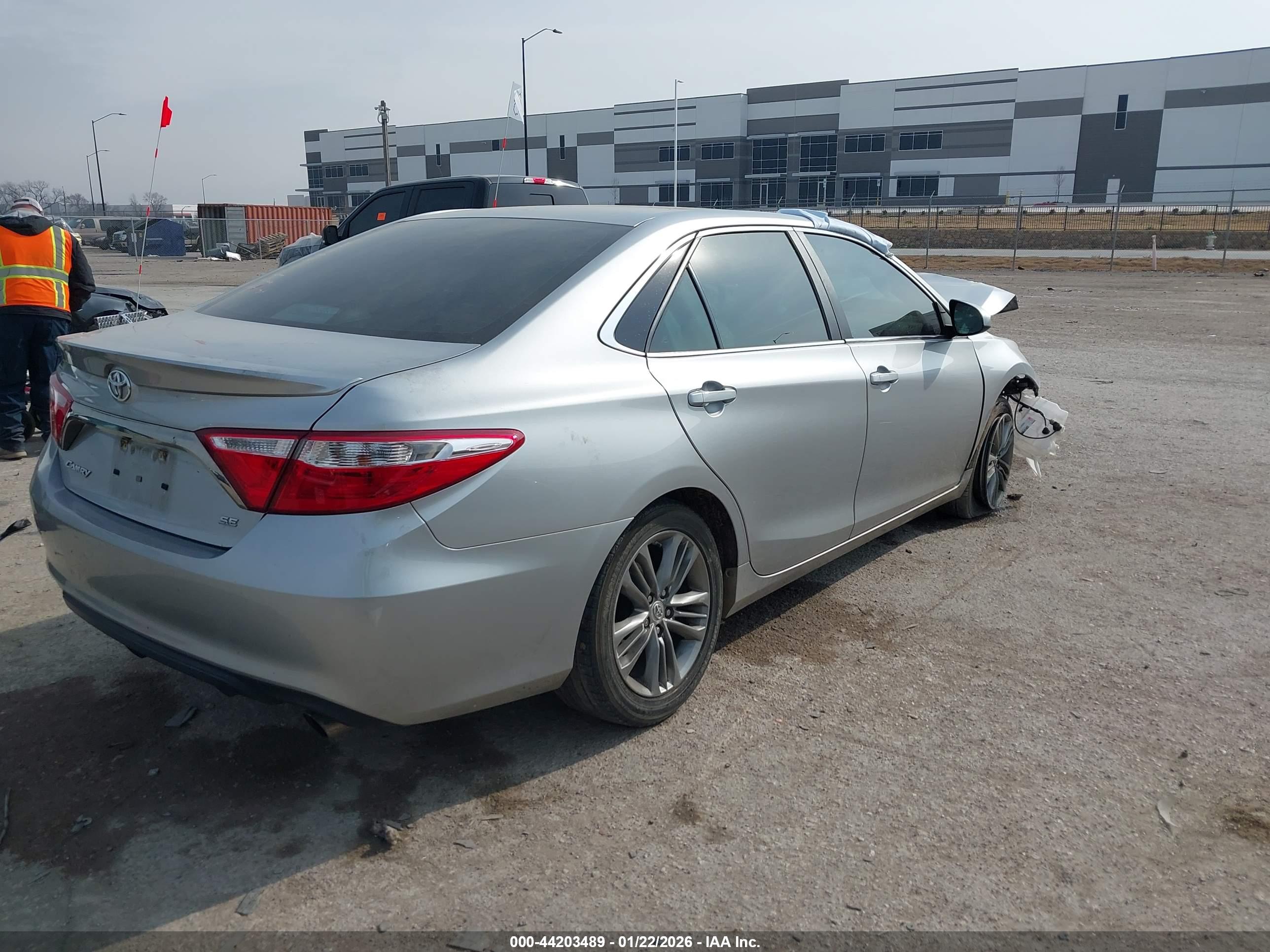 TOYOTA CAMRY image 4