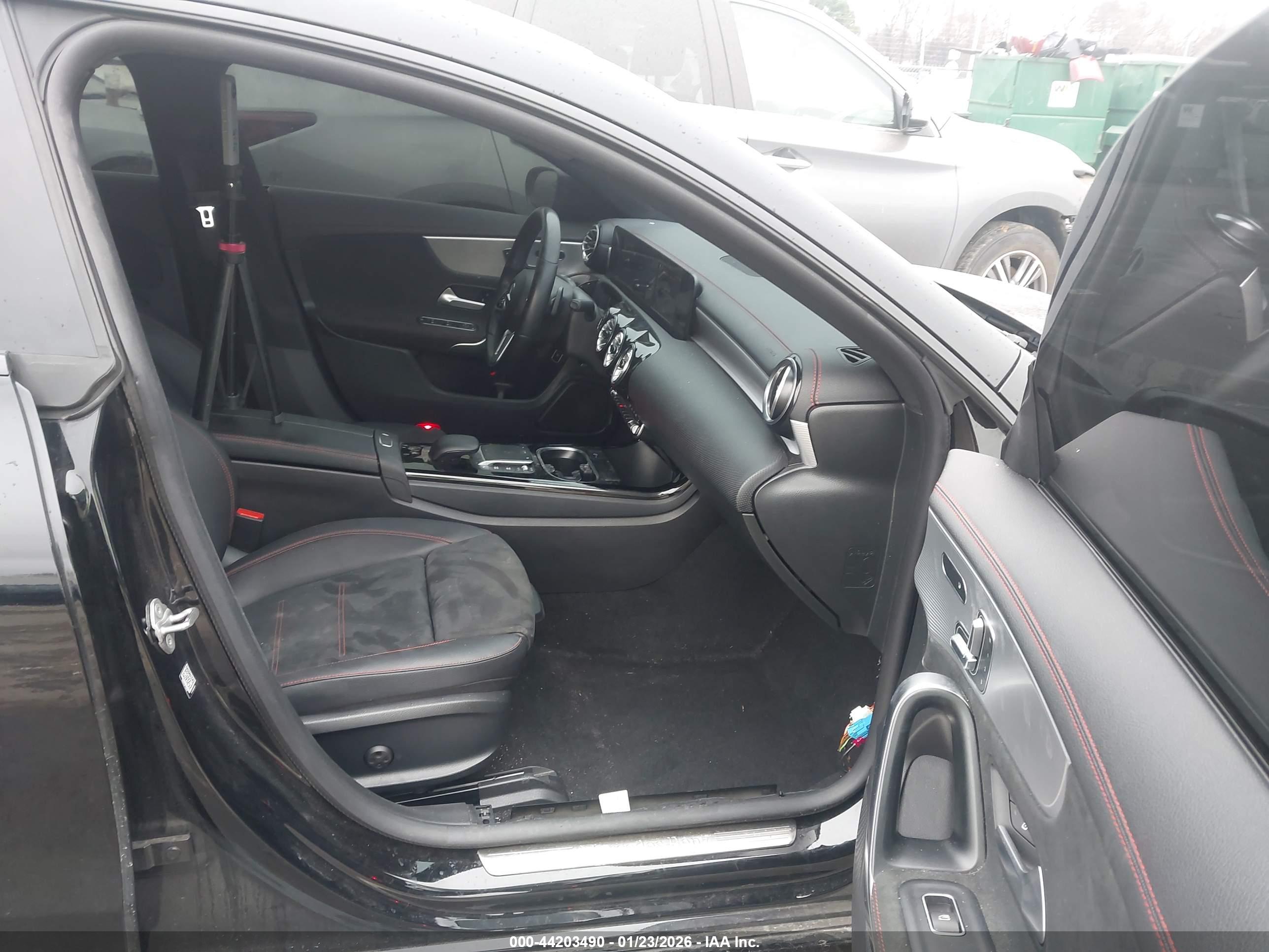 MERCEDES-BENZ CLA image 5