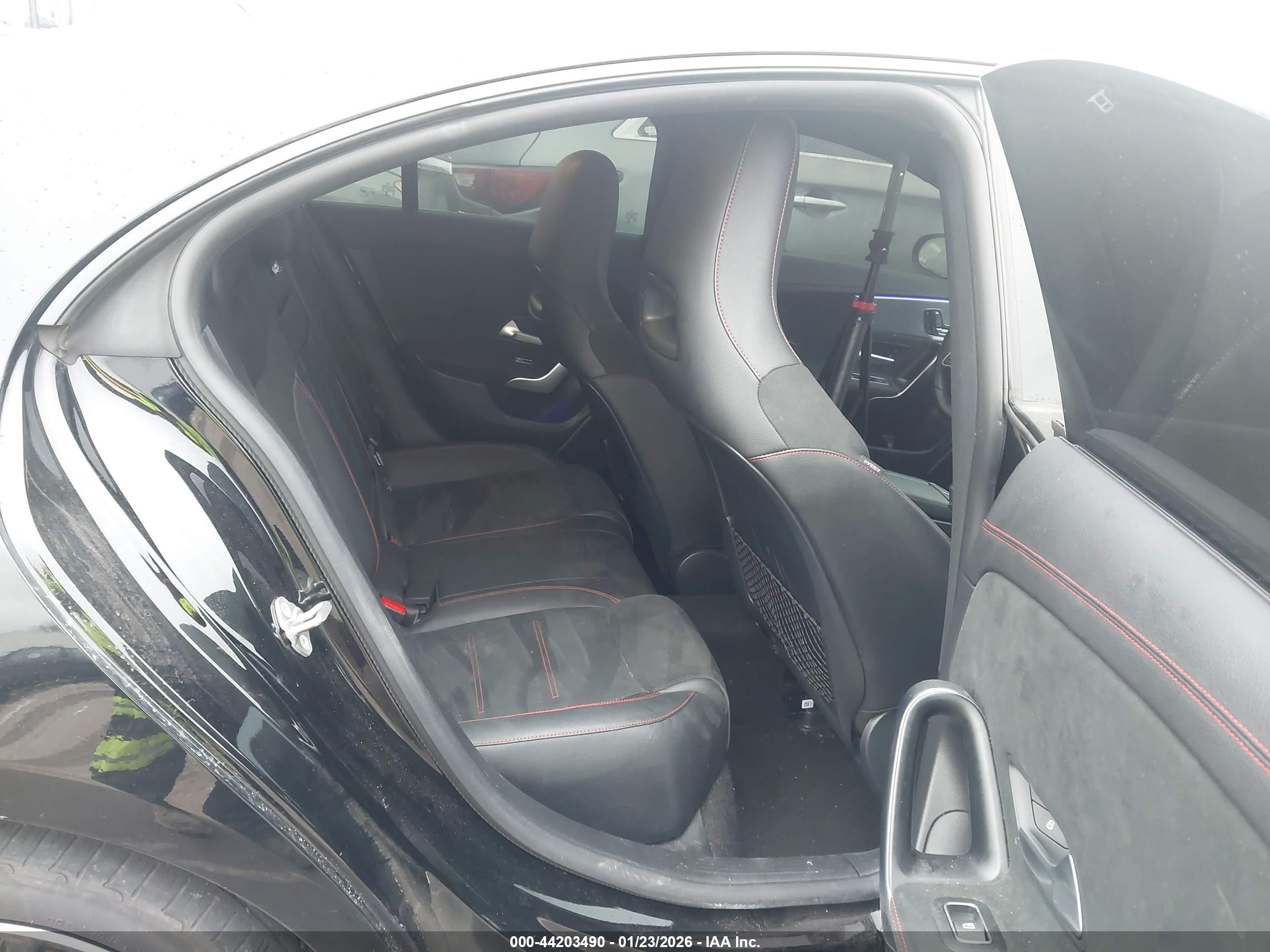 MERCEDES-BENZ CLA image 8