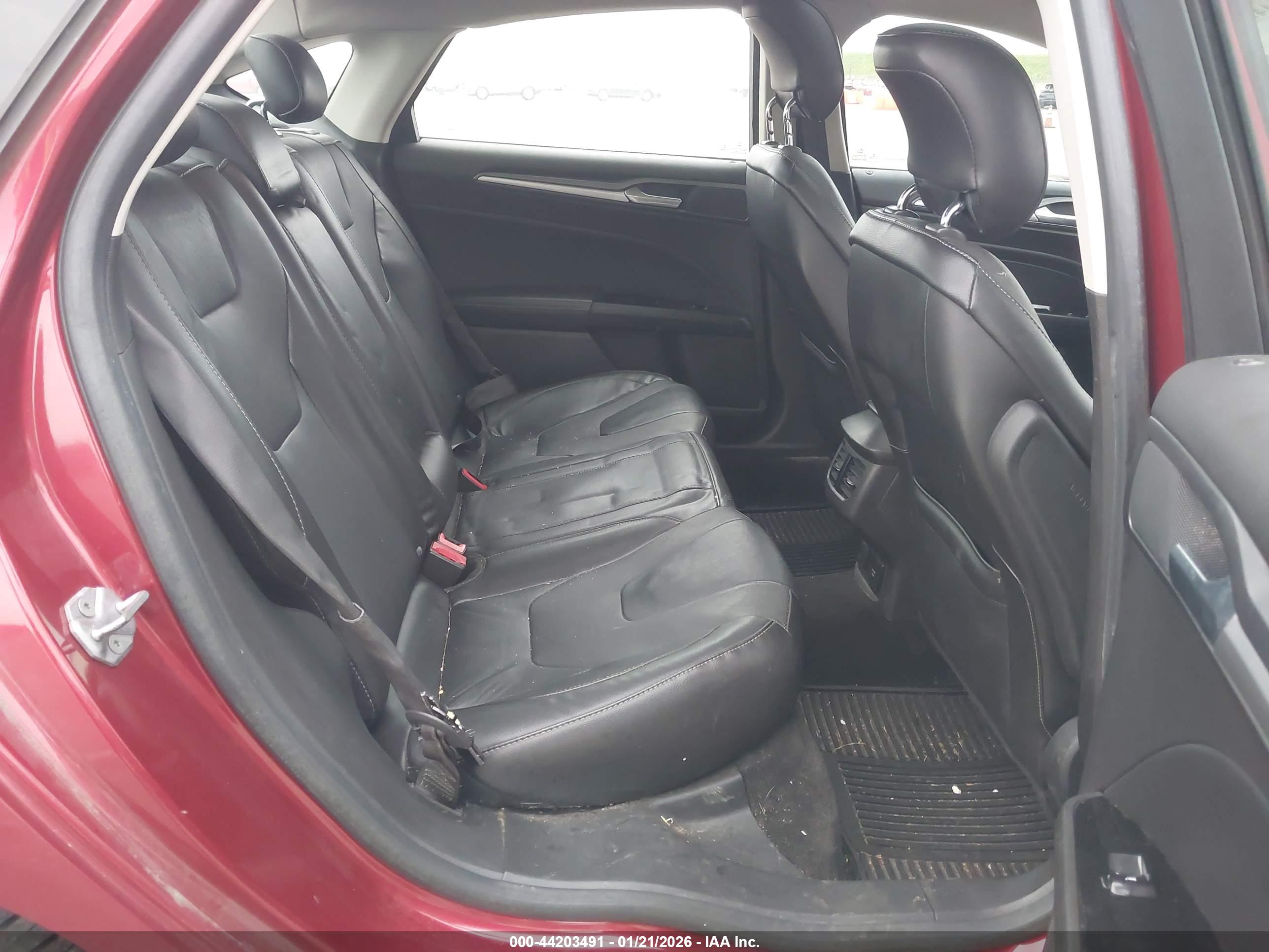 FORD FUSION image 8