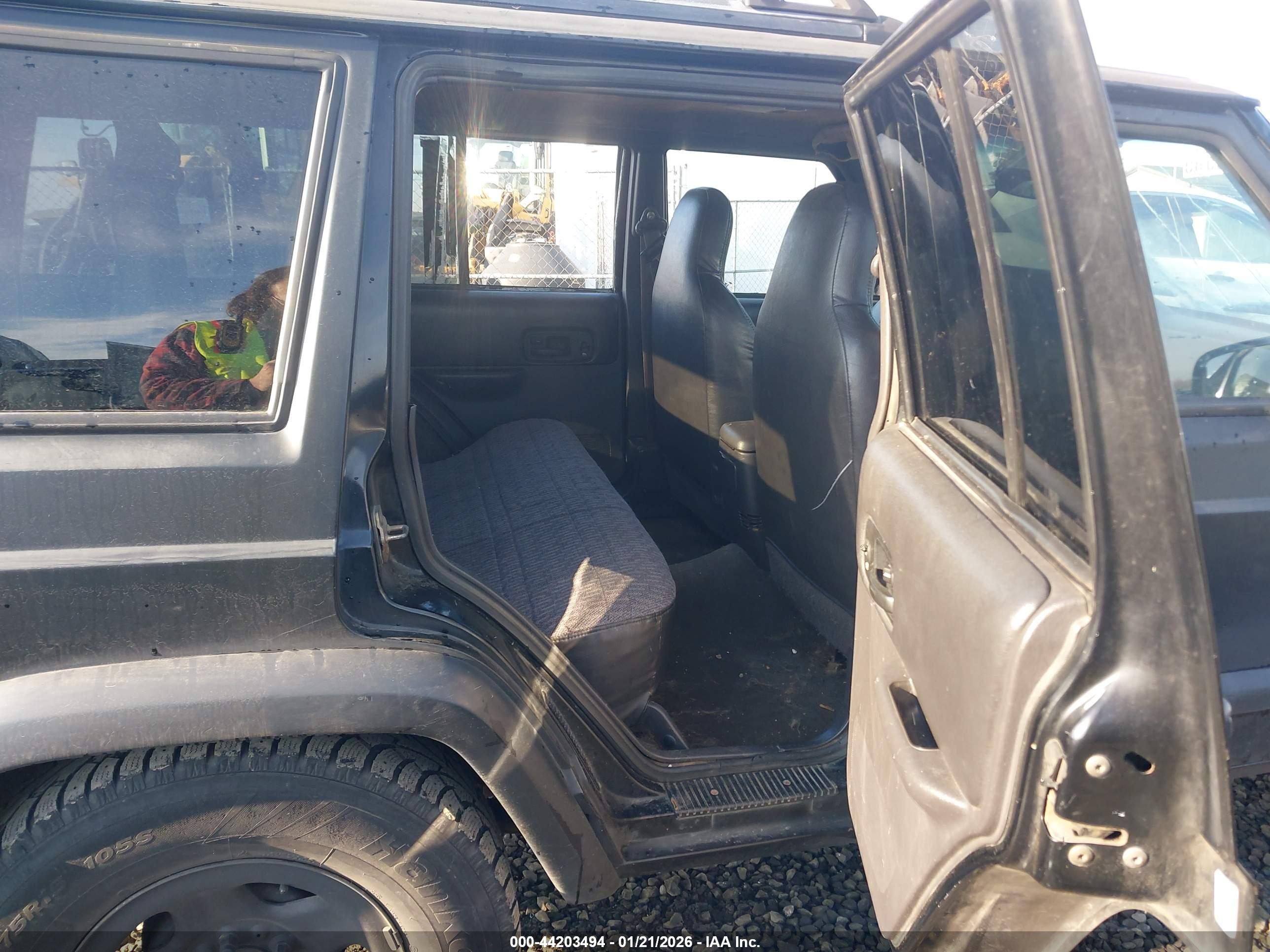 JEEP CHEROKEE image 8