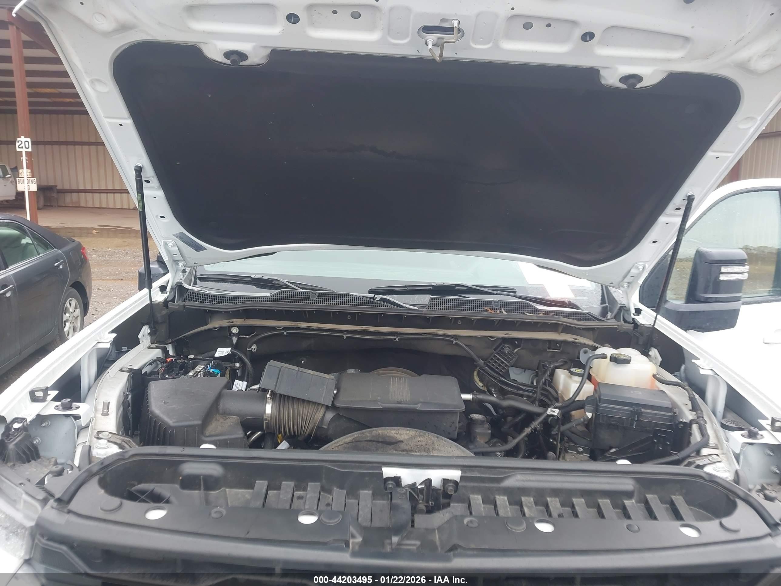 CHEVROLET SILVERADO image 10
