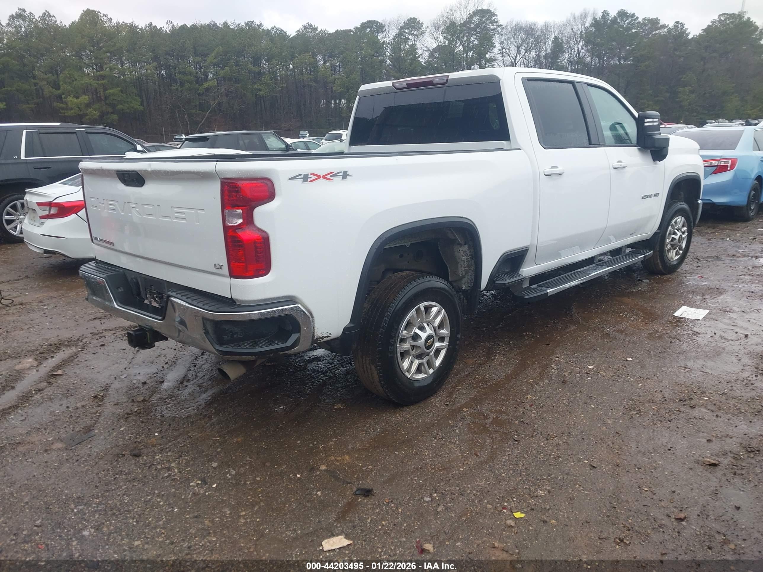 CHEVROLET SILVERADO image 4