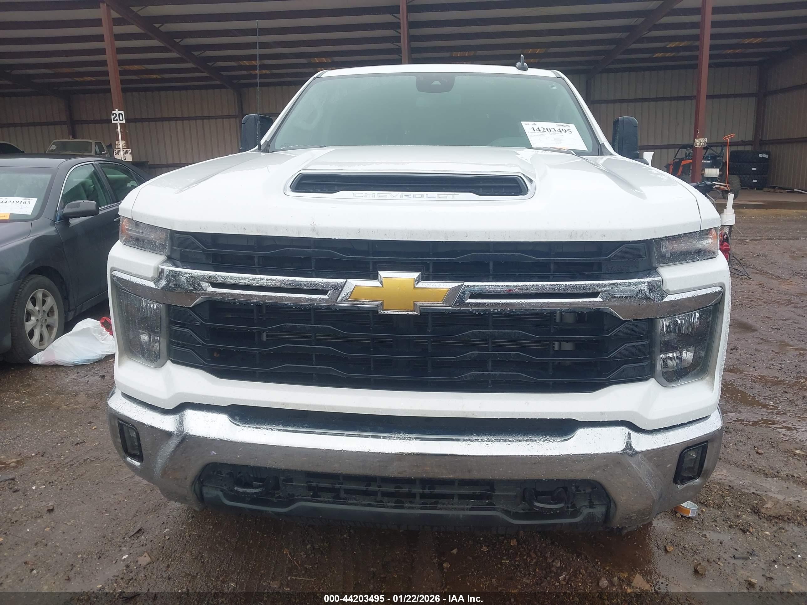 CHEVROLET SILVERADO image 6