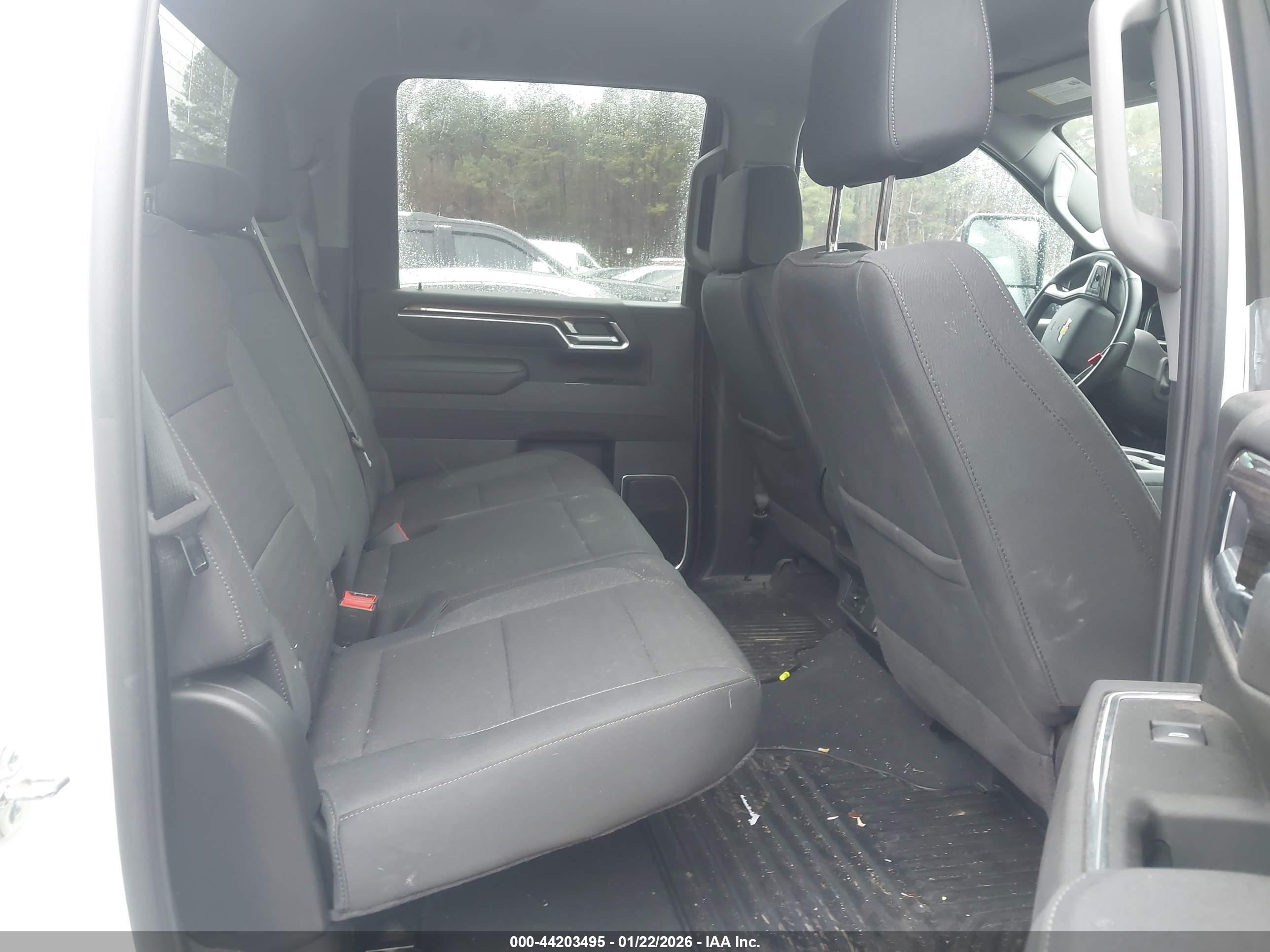 CHEVROLET SILVERADO image 8