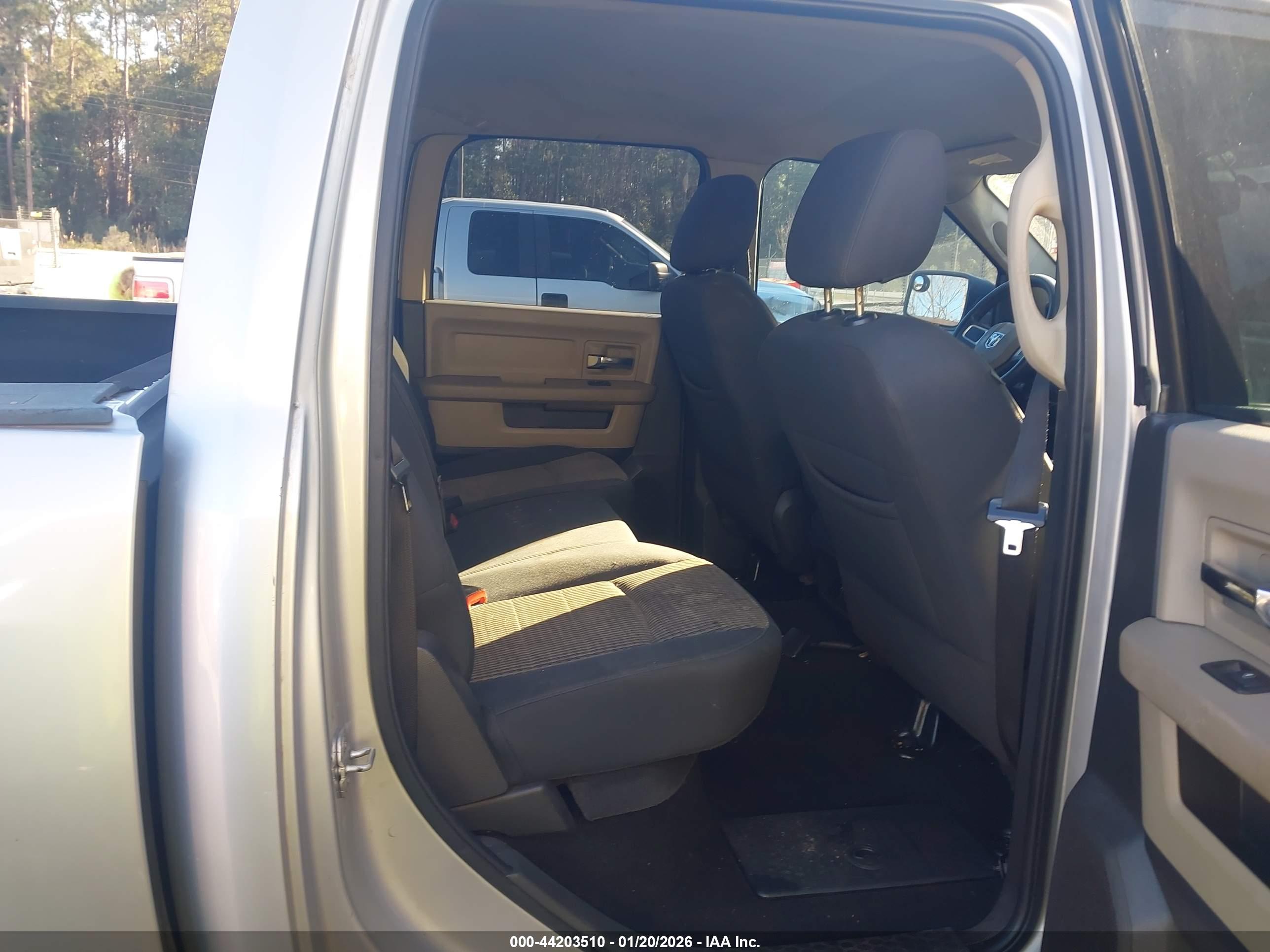 DODGE RAM image 8
