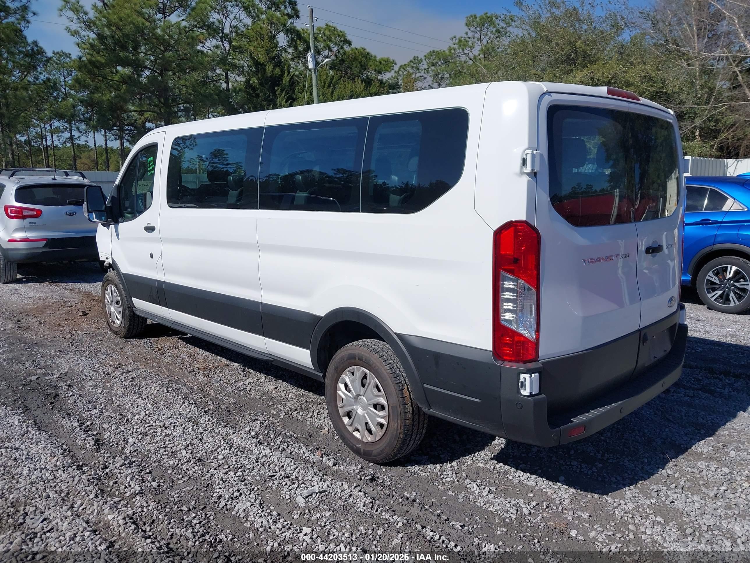 FORD TRANSIT-350 image 3
