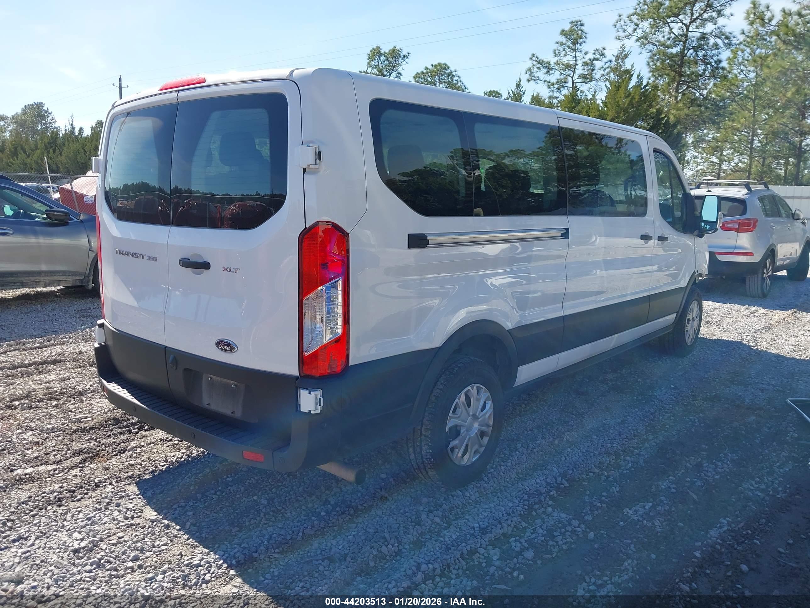 FORD TRANSIT-350 image 4