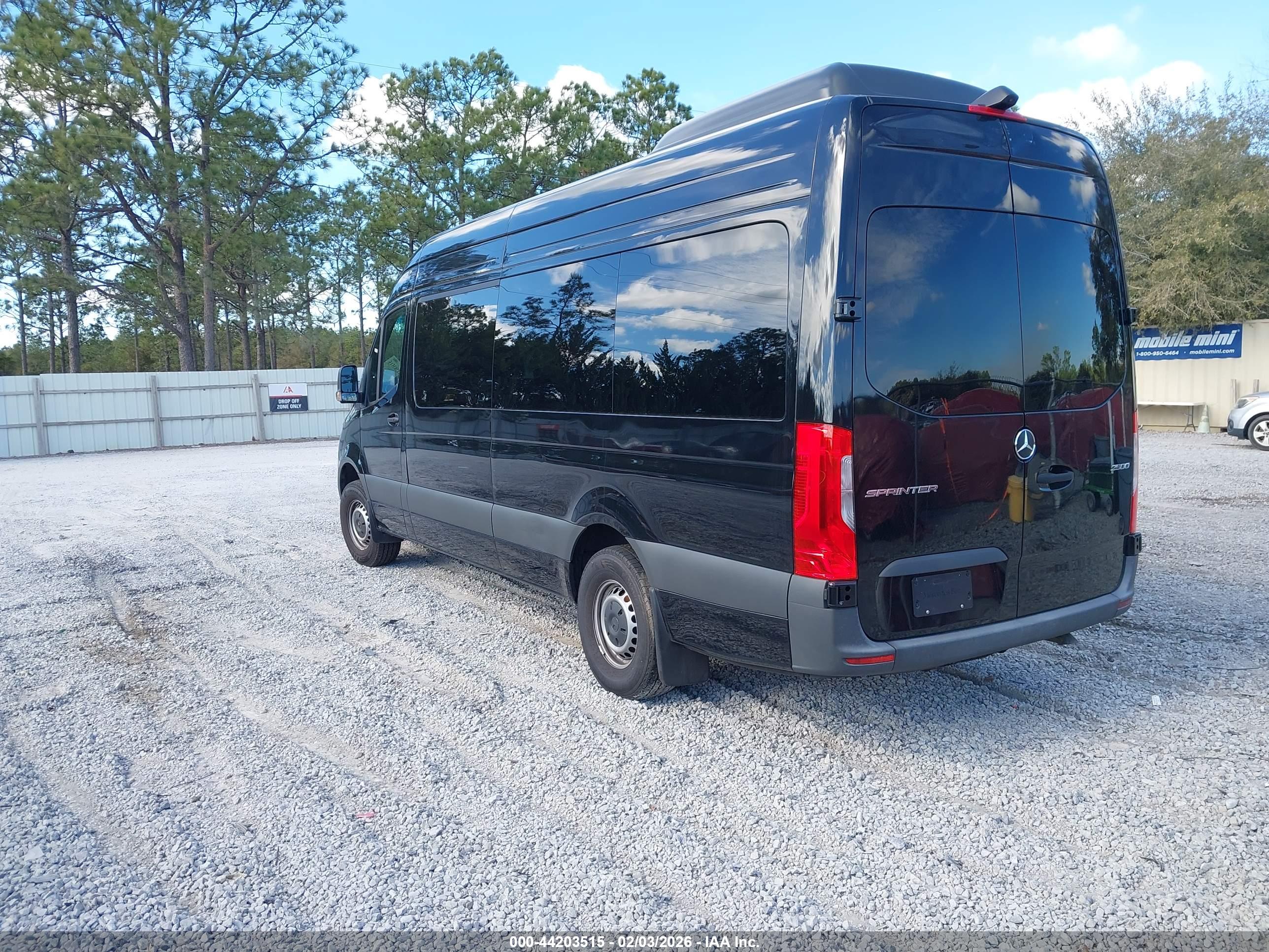 MERCEDES-BENZ SPRINTER image 3