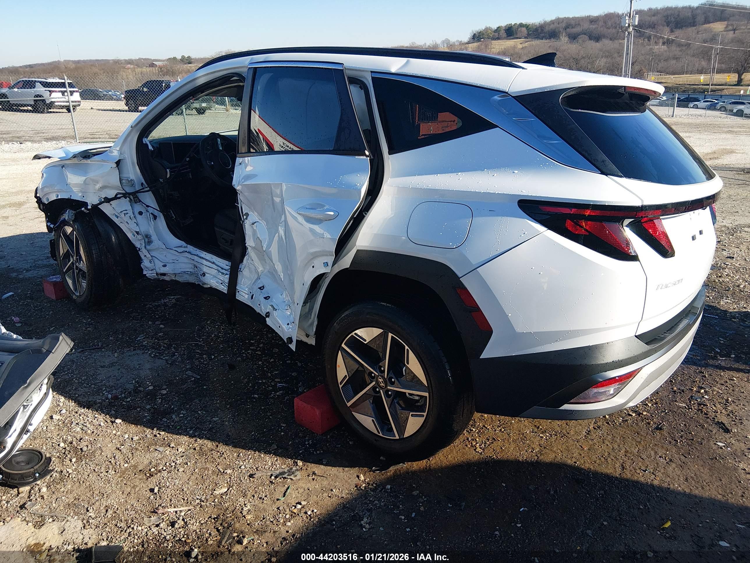 HYUNDAI TUCSON image 3