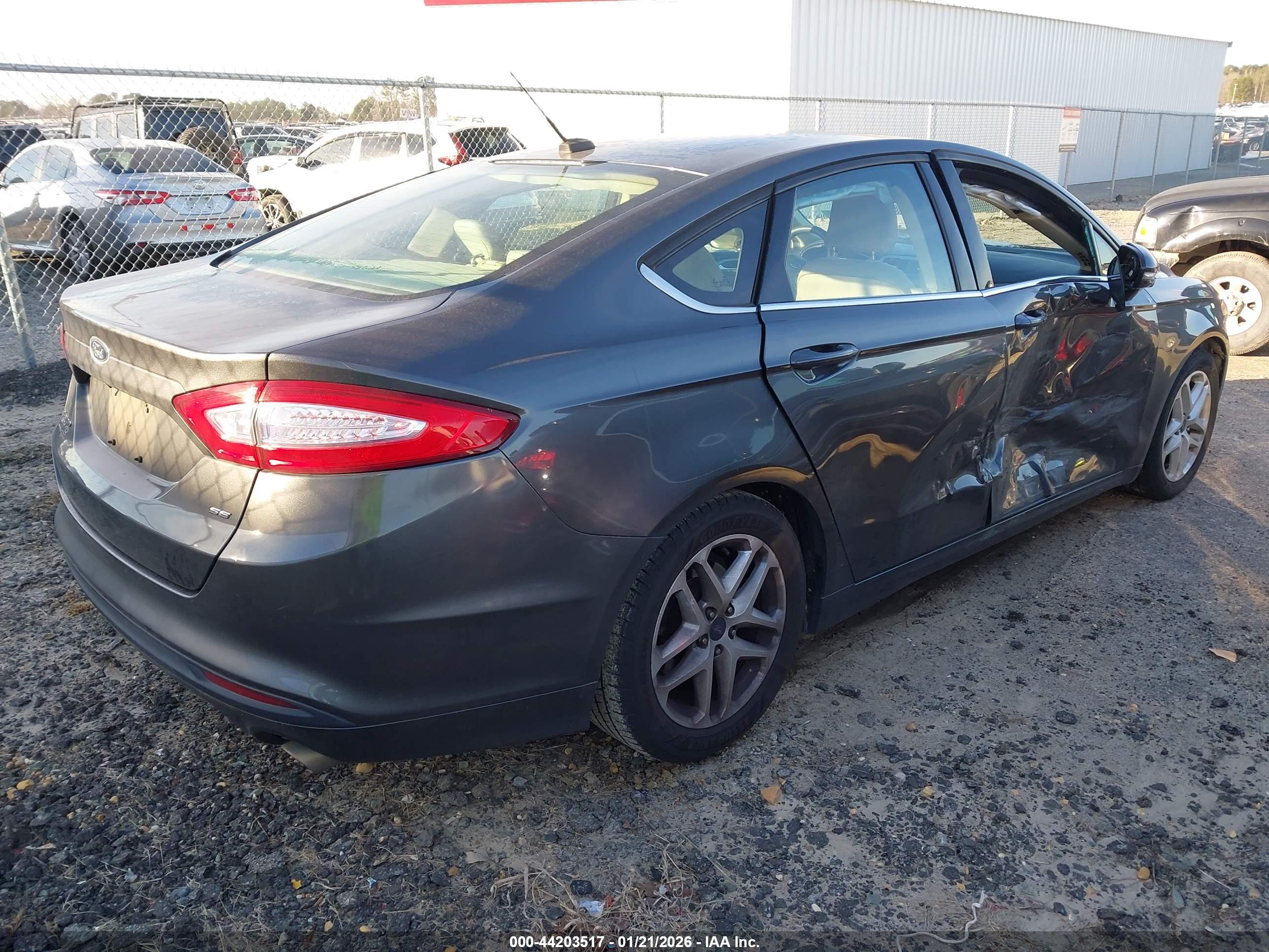 FORD FUSION image 4