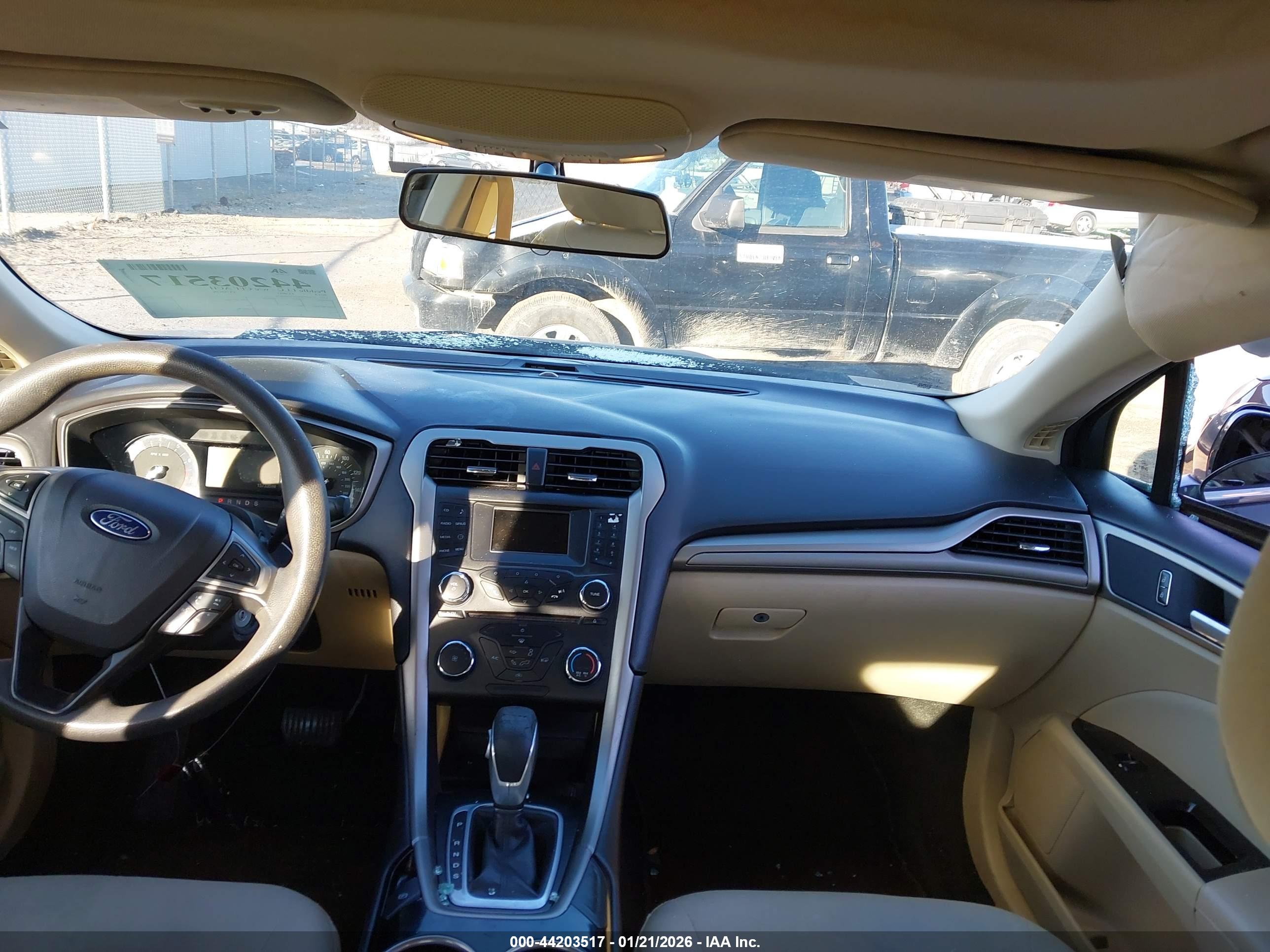 FORD FUSION image 5