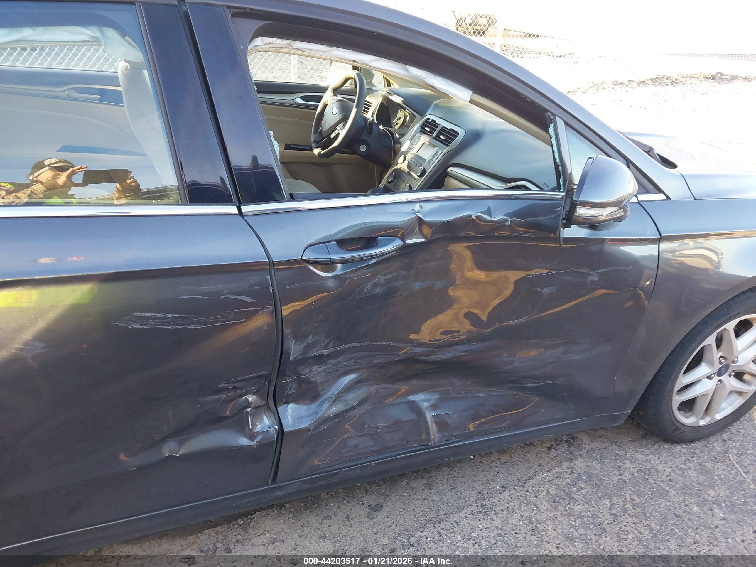 FORD FUSION image 6