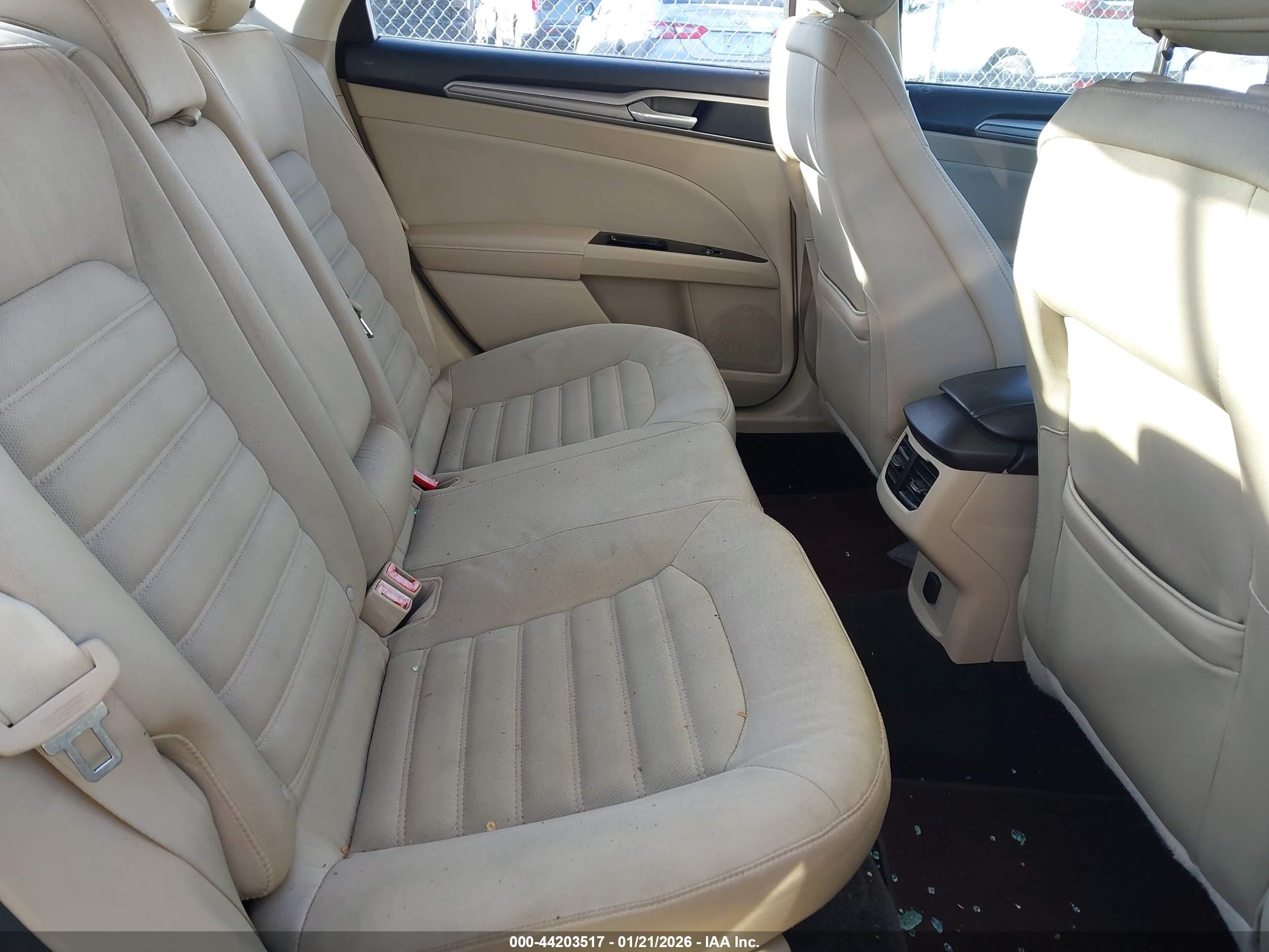 FORD FUSION image 8