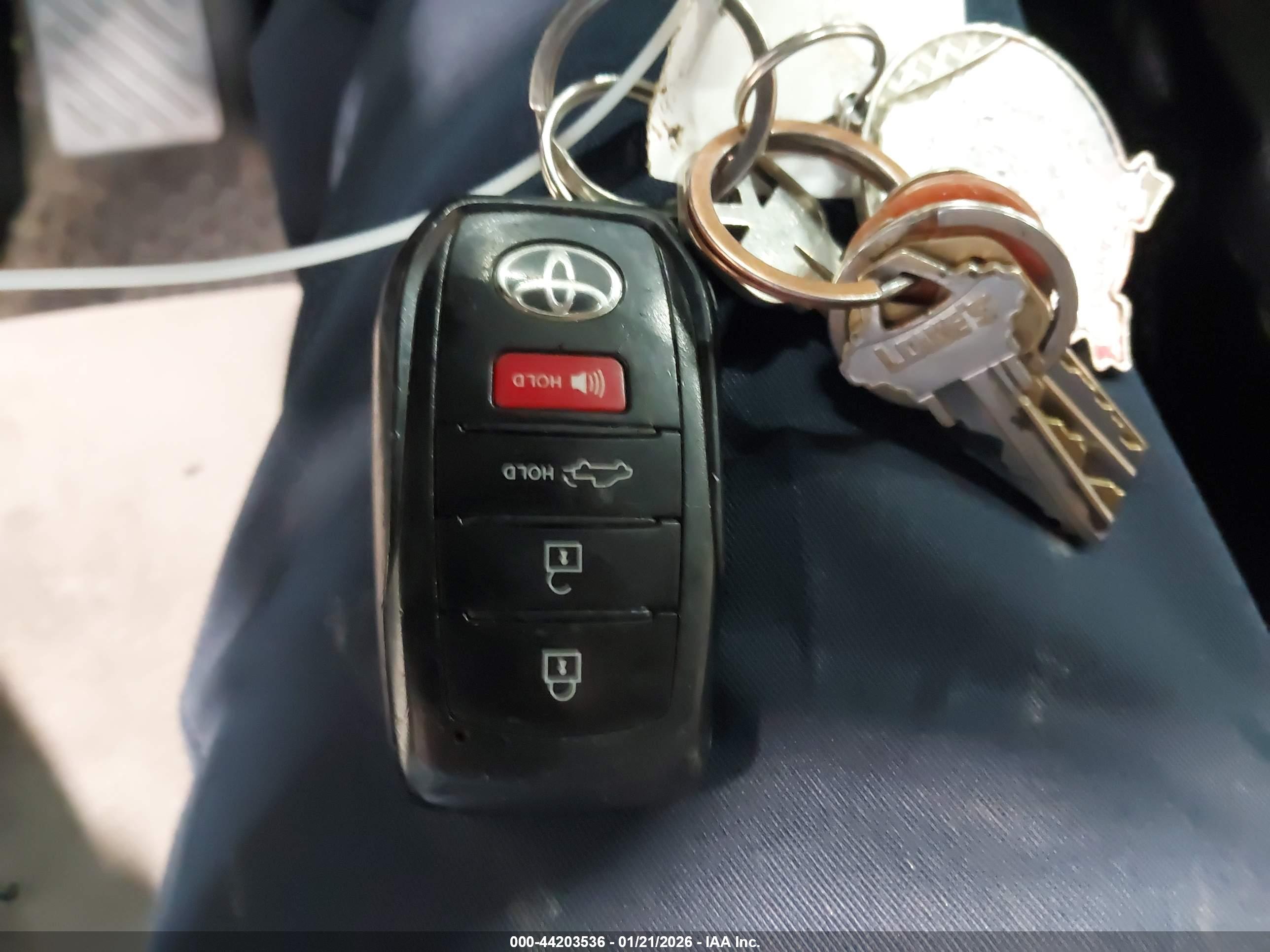 TOYOTA TUNDRA image 11