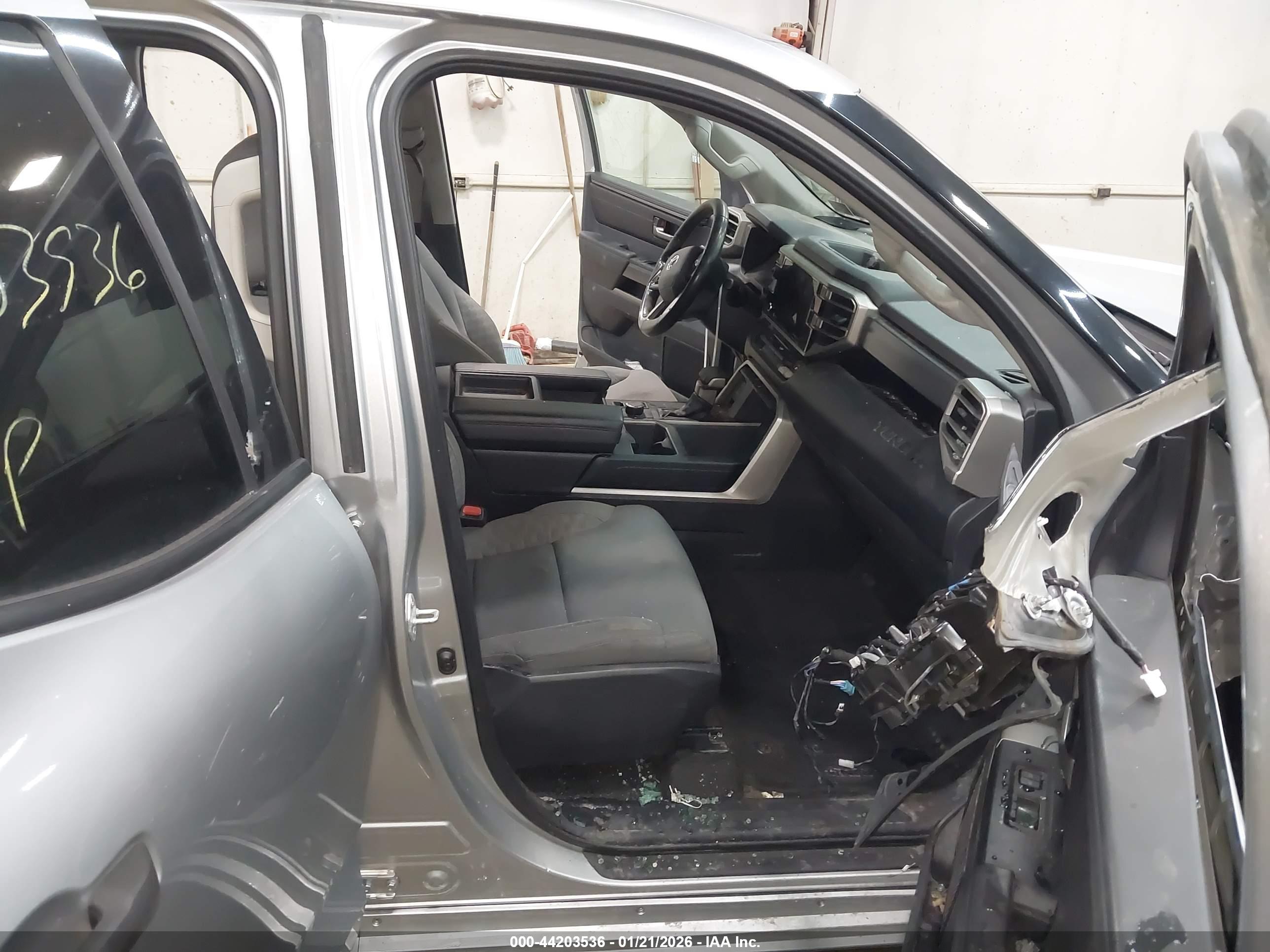 TOYOTA TUNDRA image 5