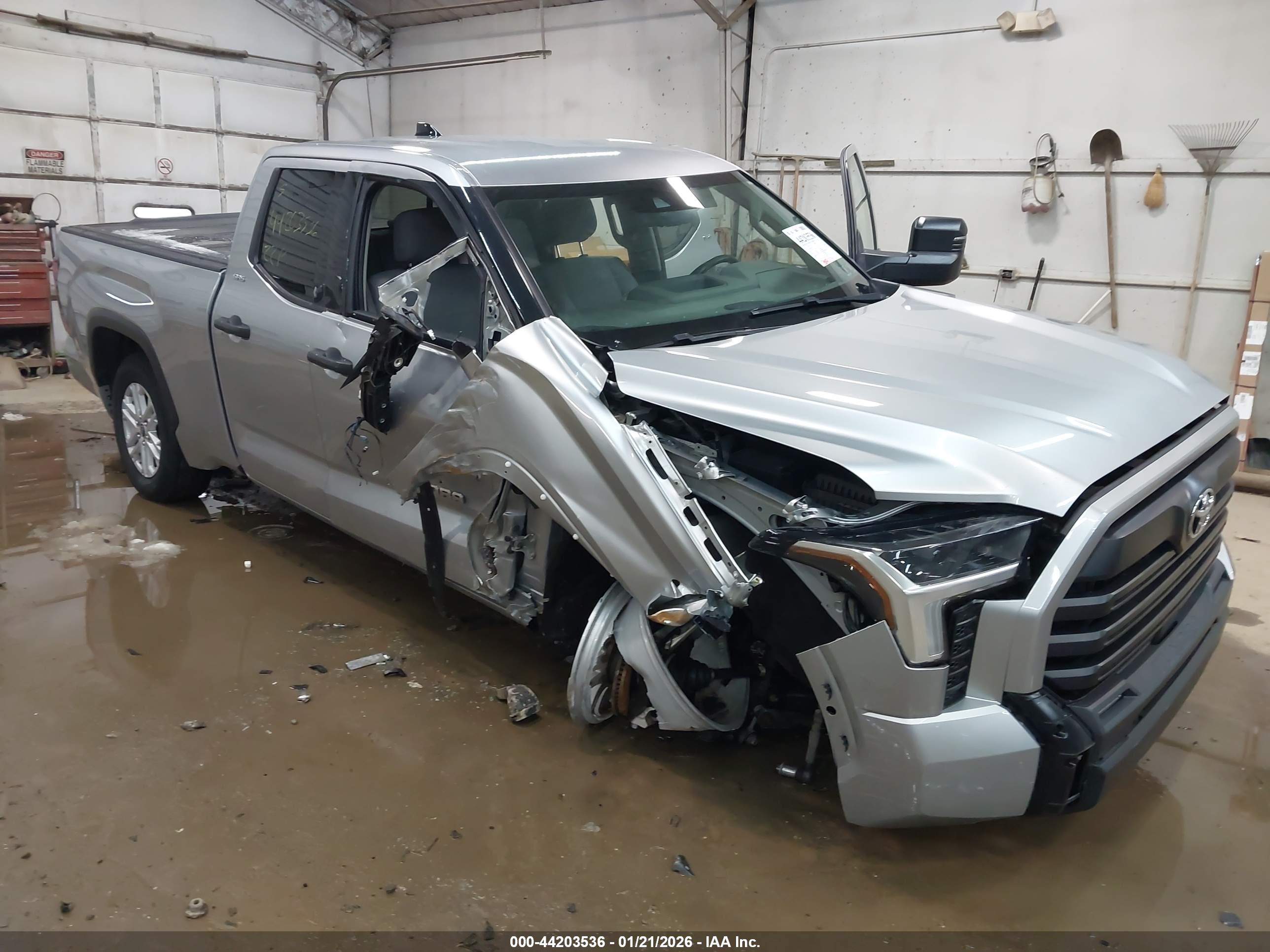 TOYOTA TUNDRA image 6