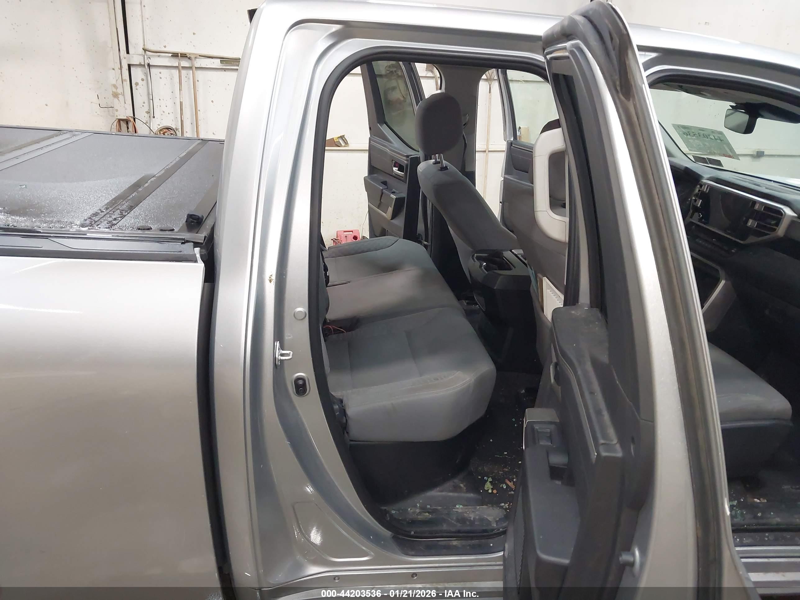 TOYOTA TUNDRA image 8