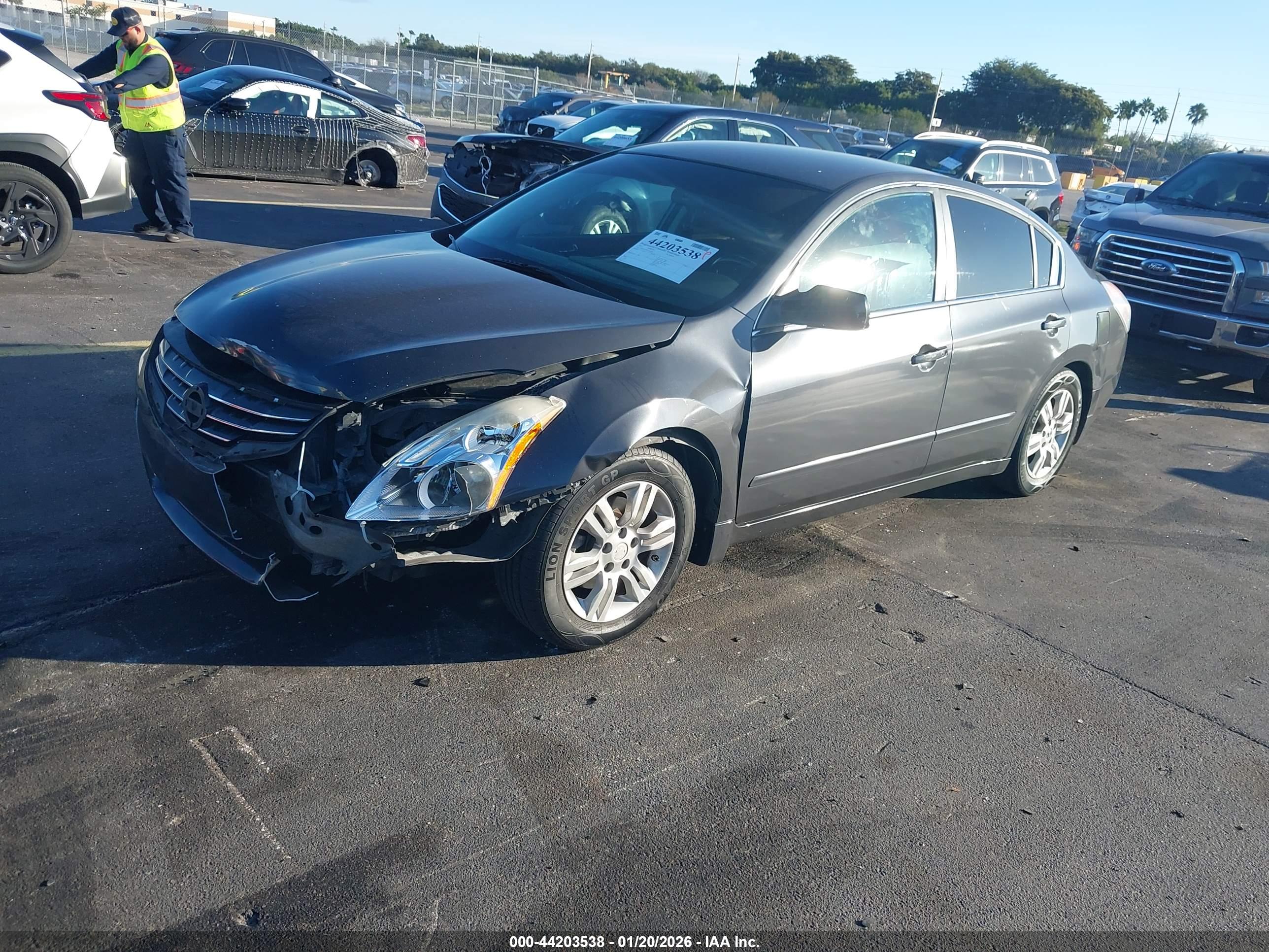 NISSAN ALTIMA image 2