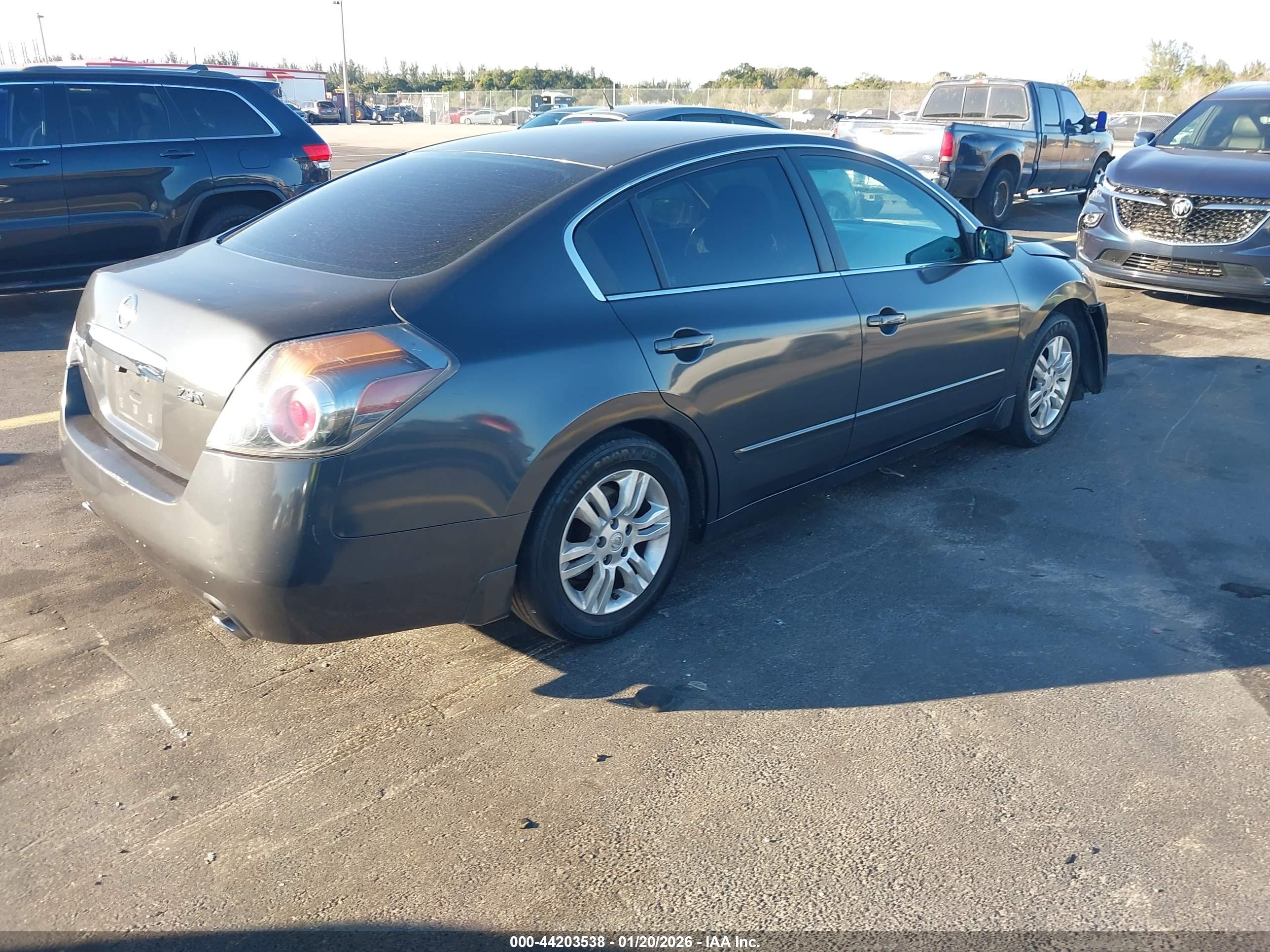 NISSAN ALTIMA image 4