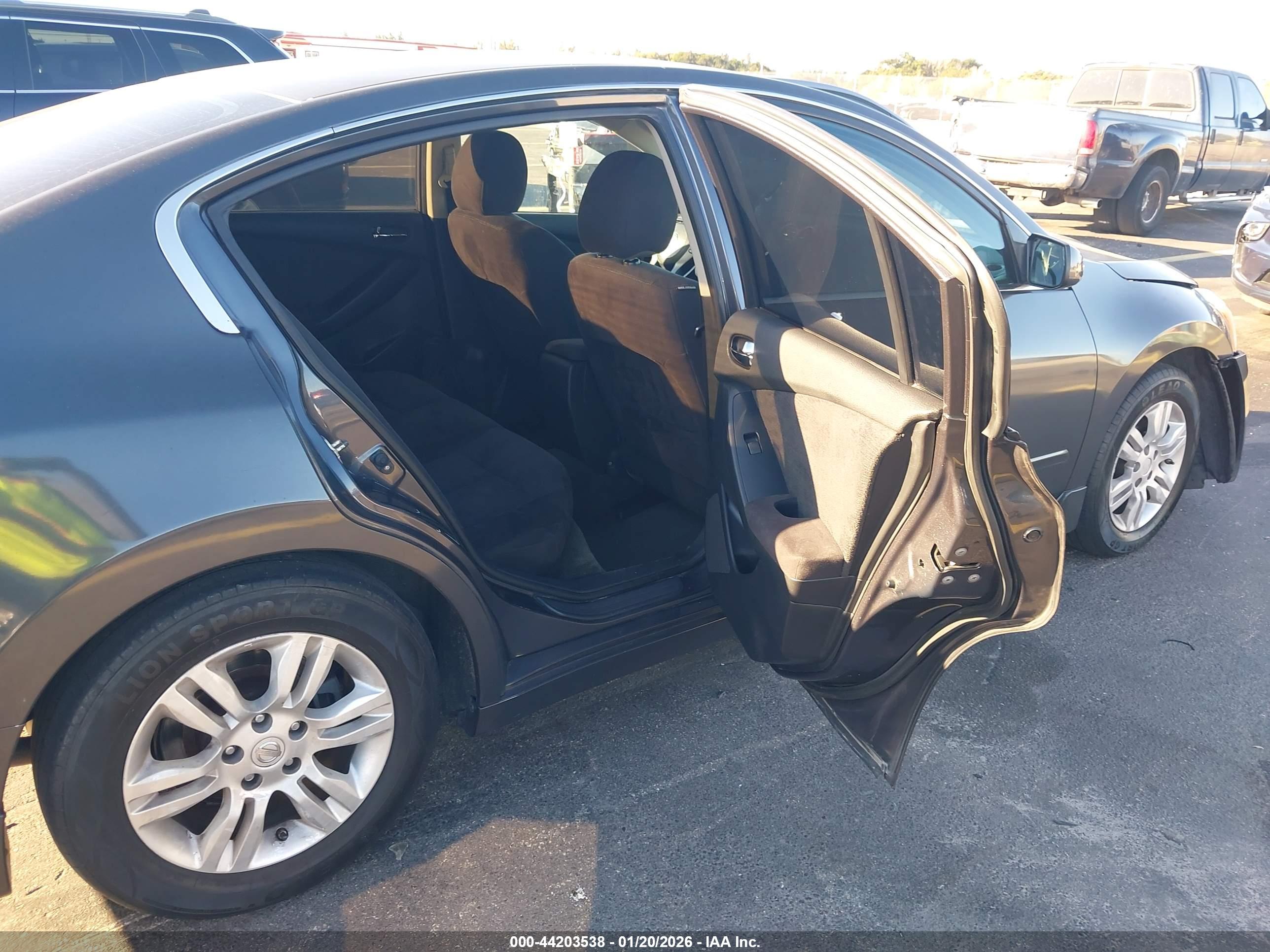 NISSAN ALTIMA image 8