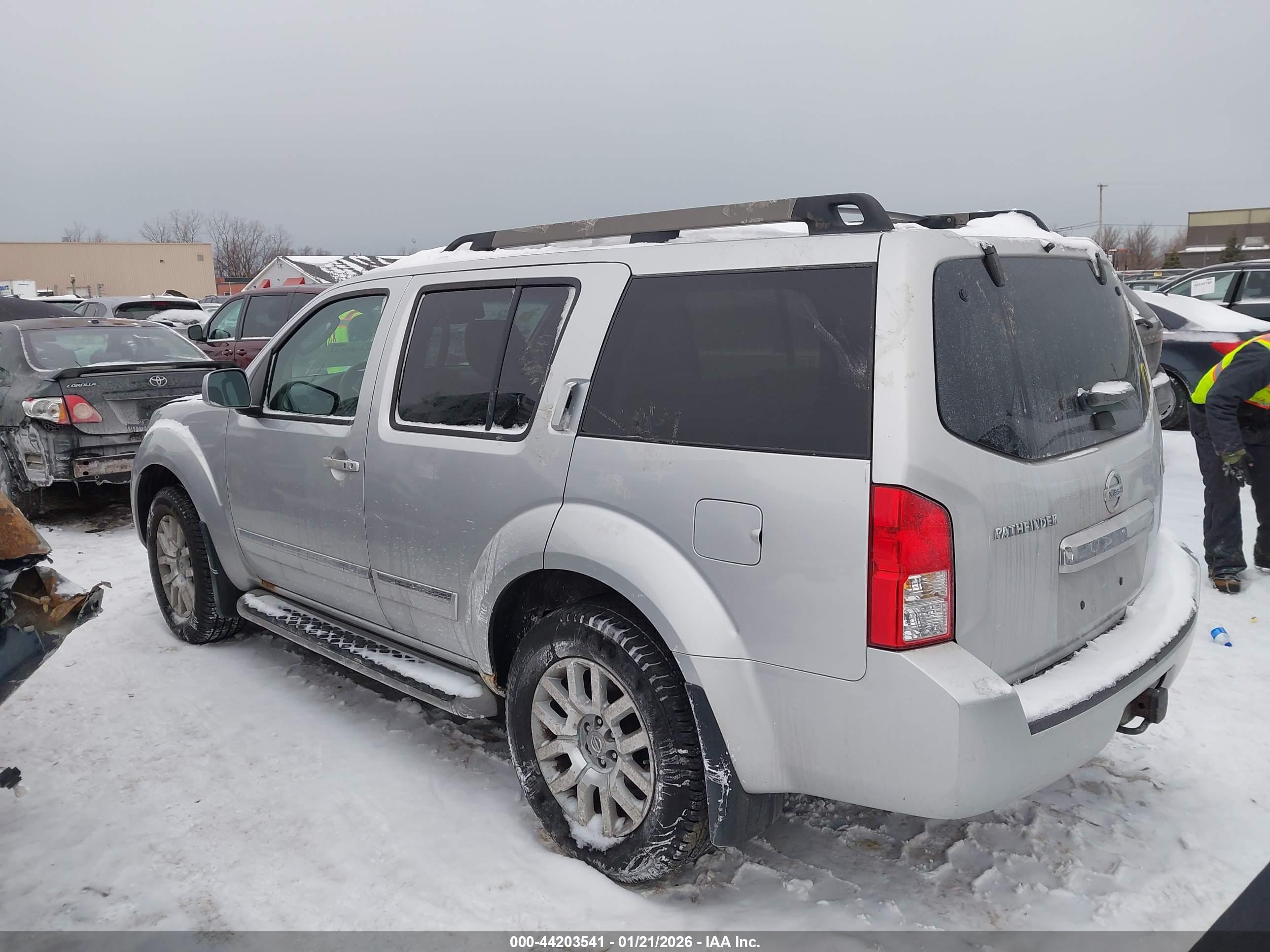 NISSAN PATHFINDER image 3