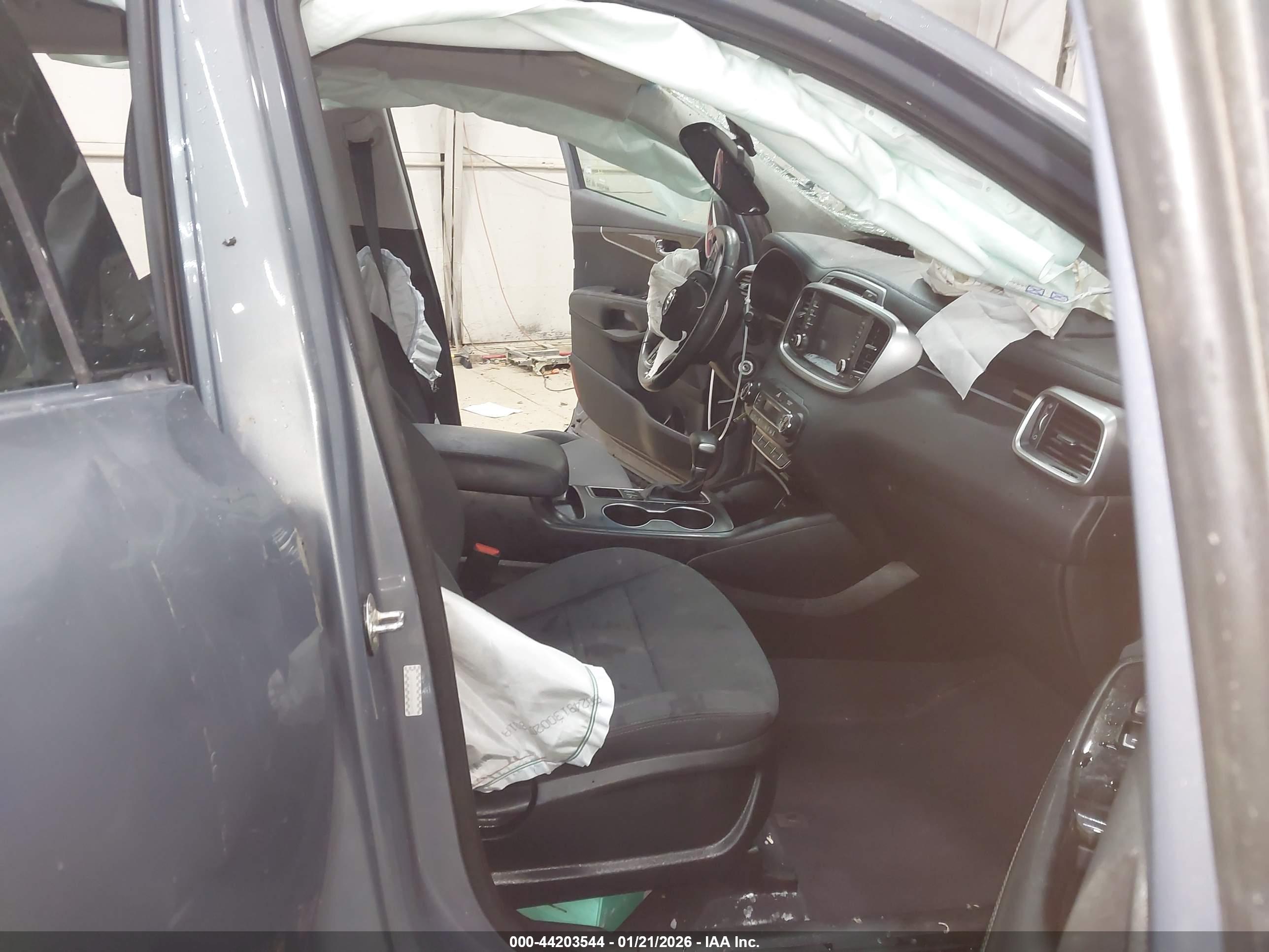 KIA SORENTO image 5