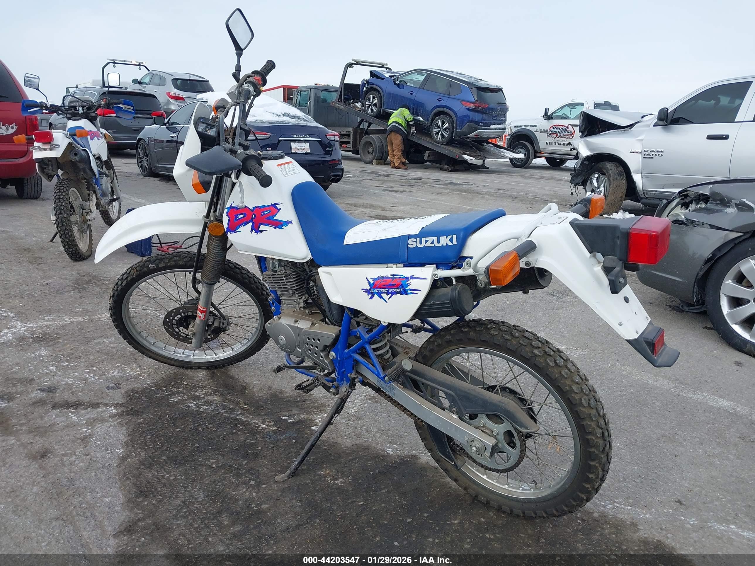 SUZUKI DR125 image 3