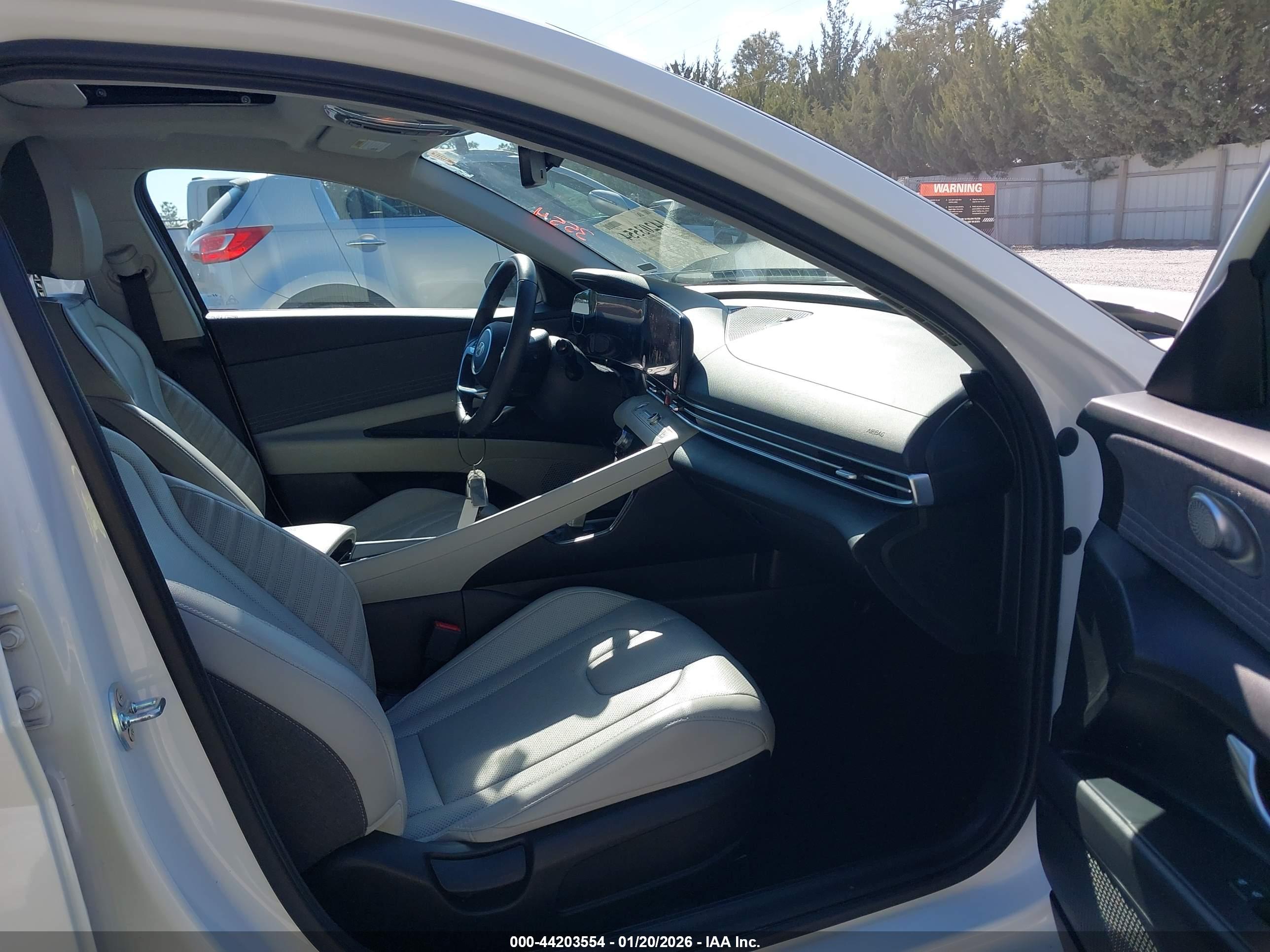 HYUNDAI ELANTRA image 5