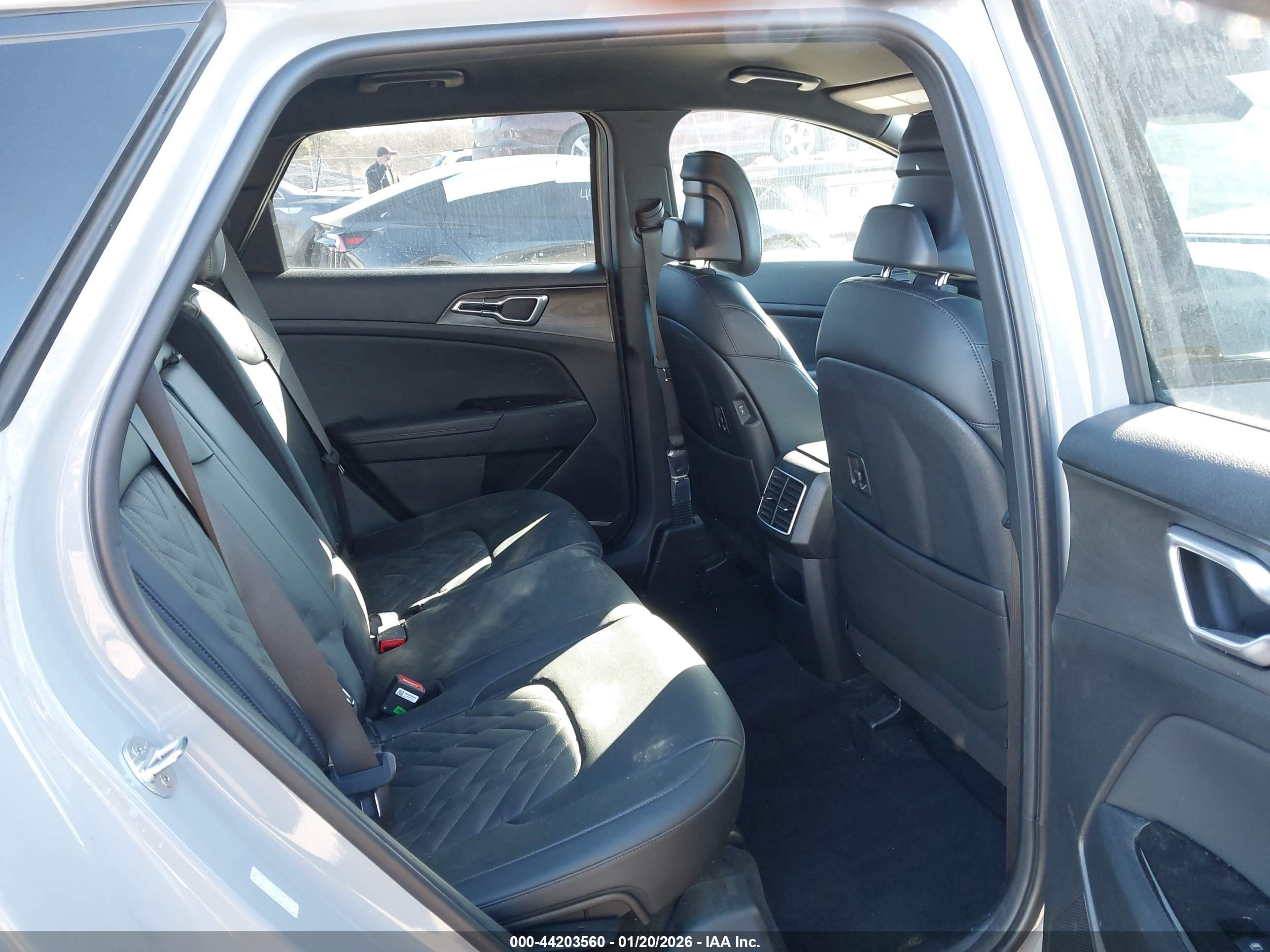KIA SPORTAGE image 8