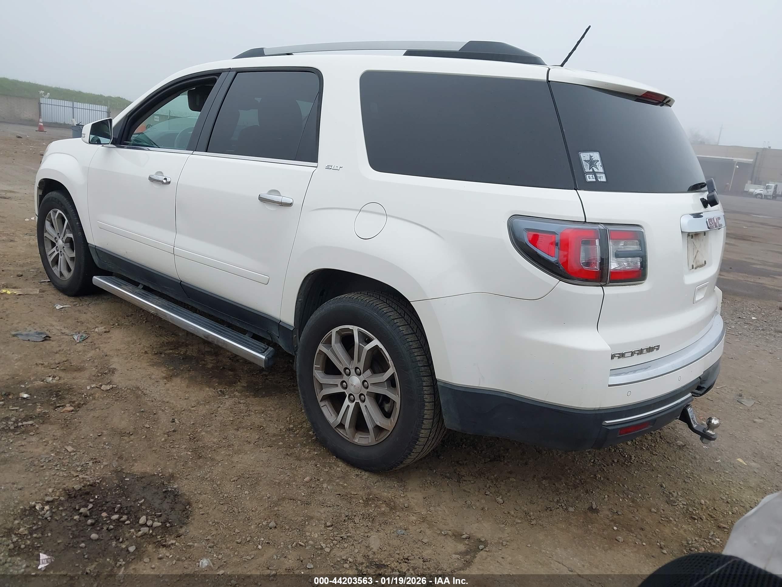 GMC ACADIA image 3