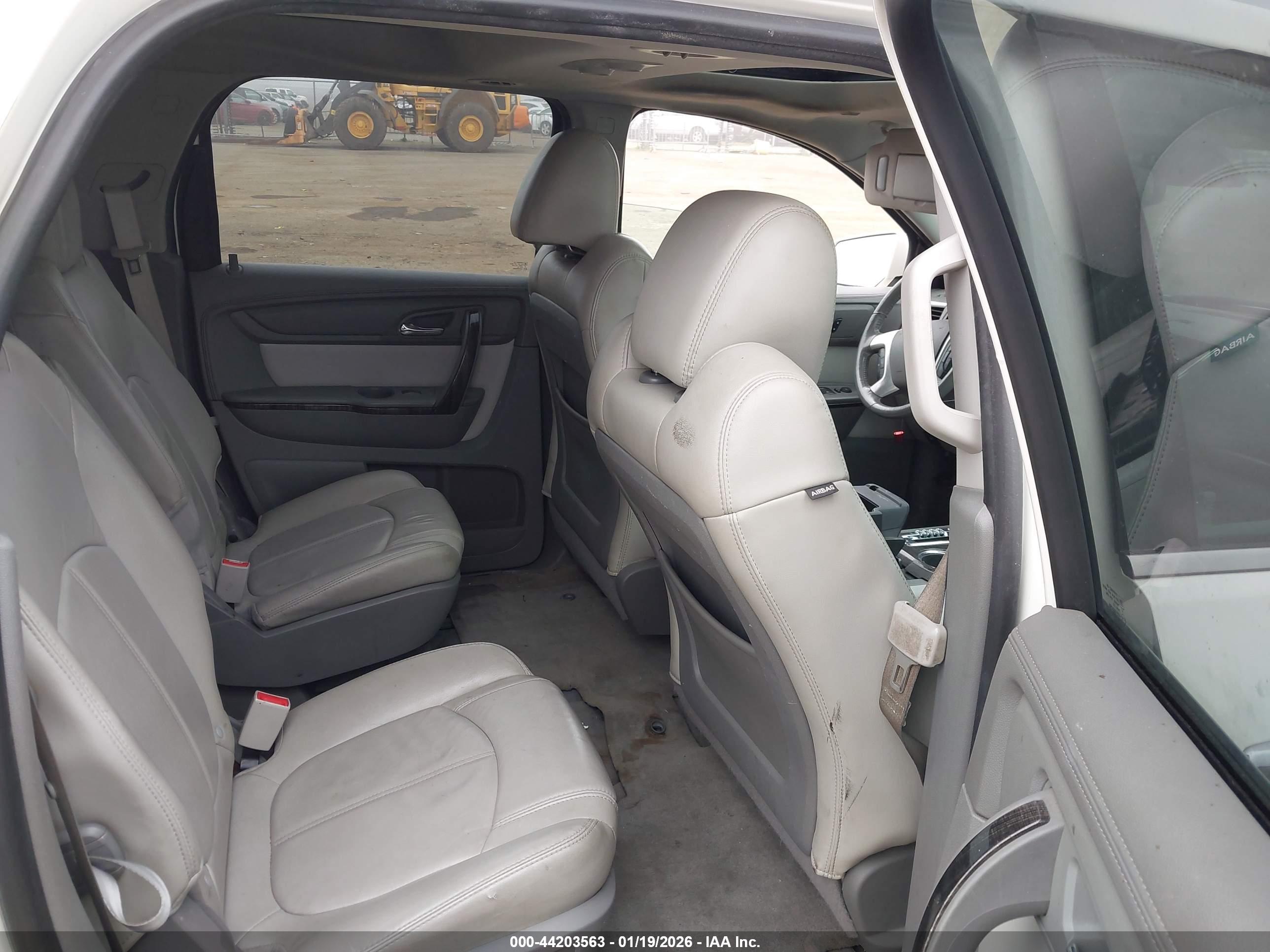 GMC ACADIA image 8