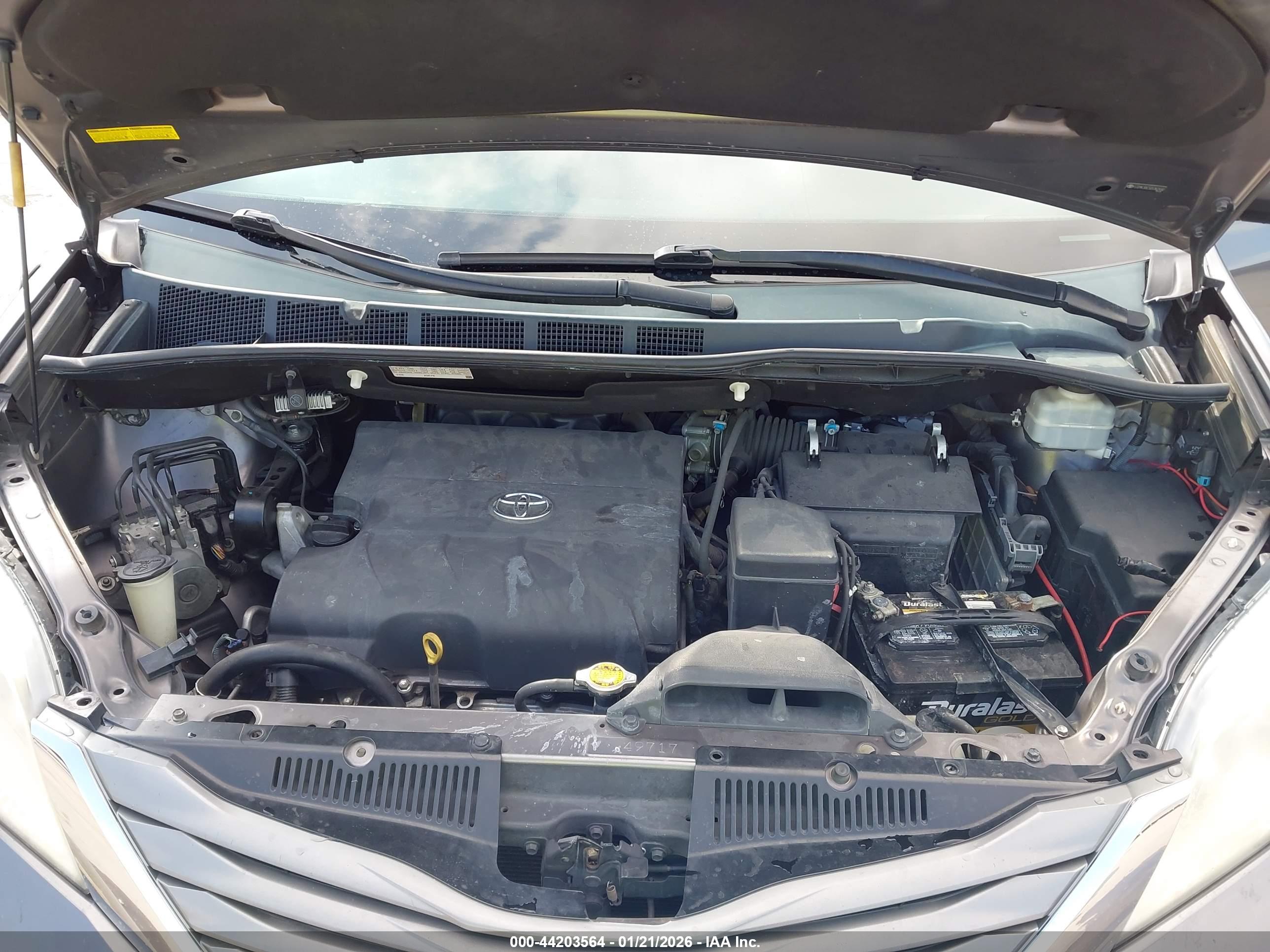TOYOTA SIENNA image 10