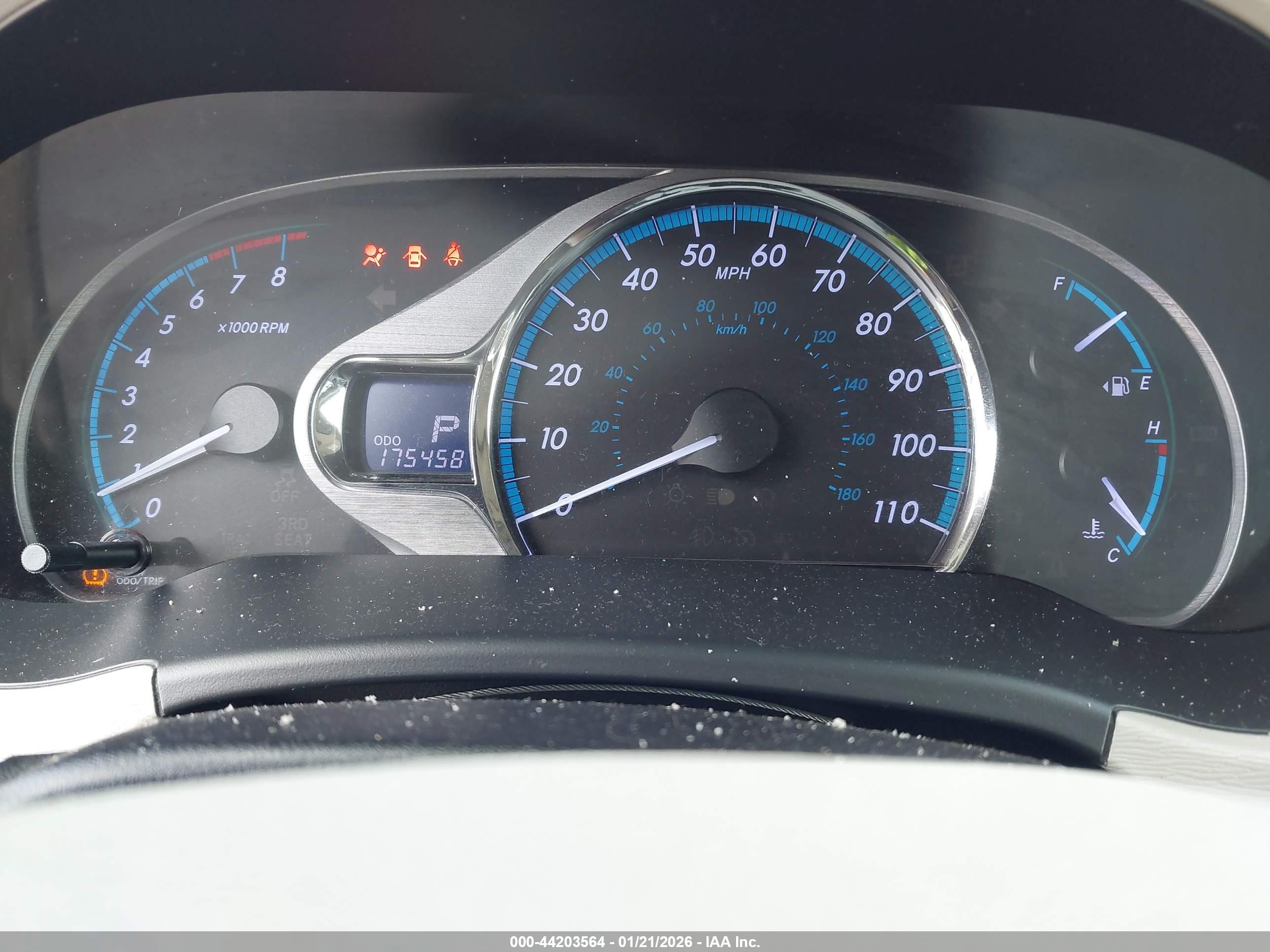 TOYOTA SIENNA image 7