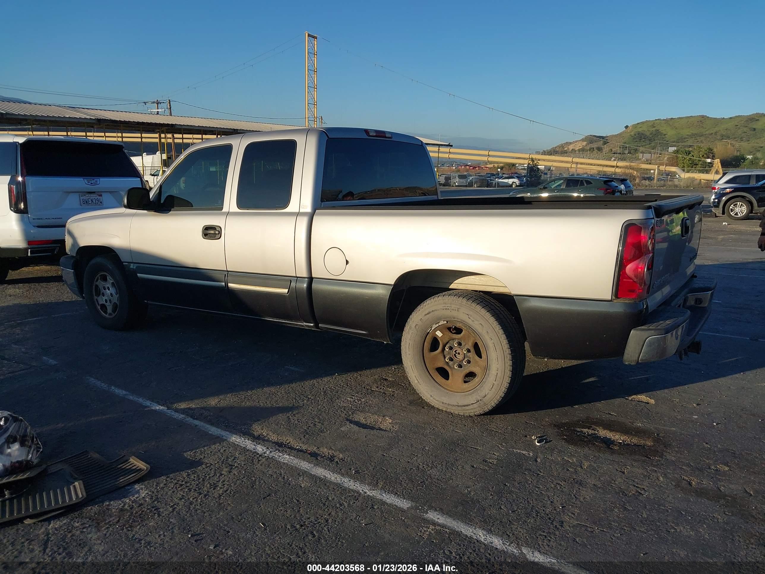 CHEVROLET SILVERADO image 3