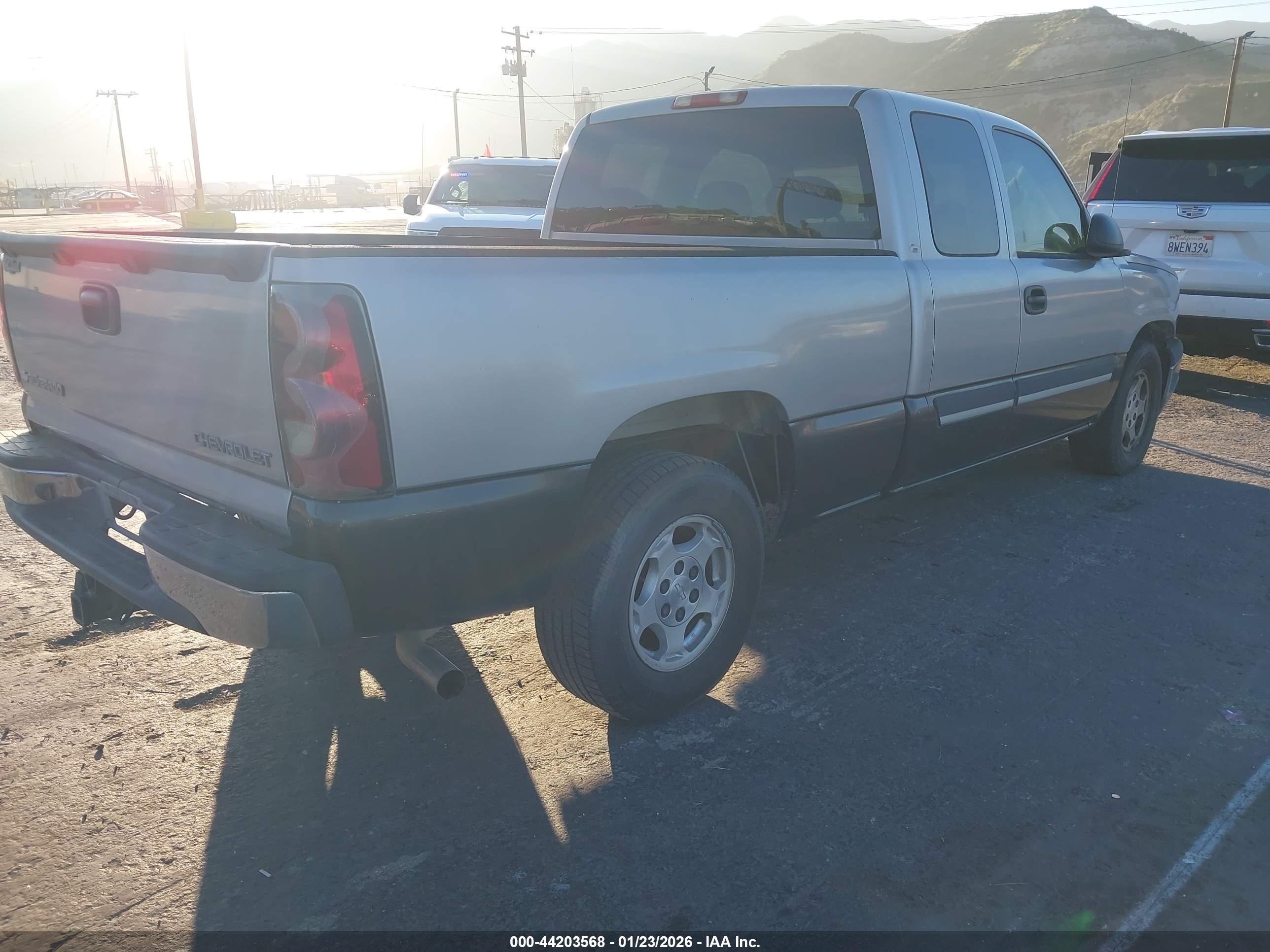 CHEVROLET SILVERADO image 4