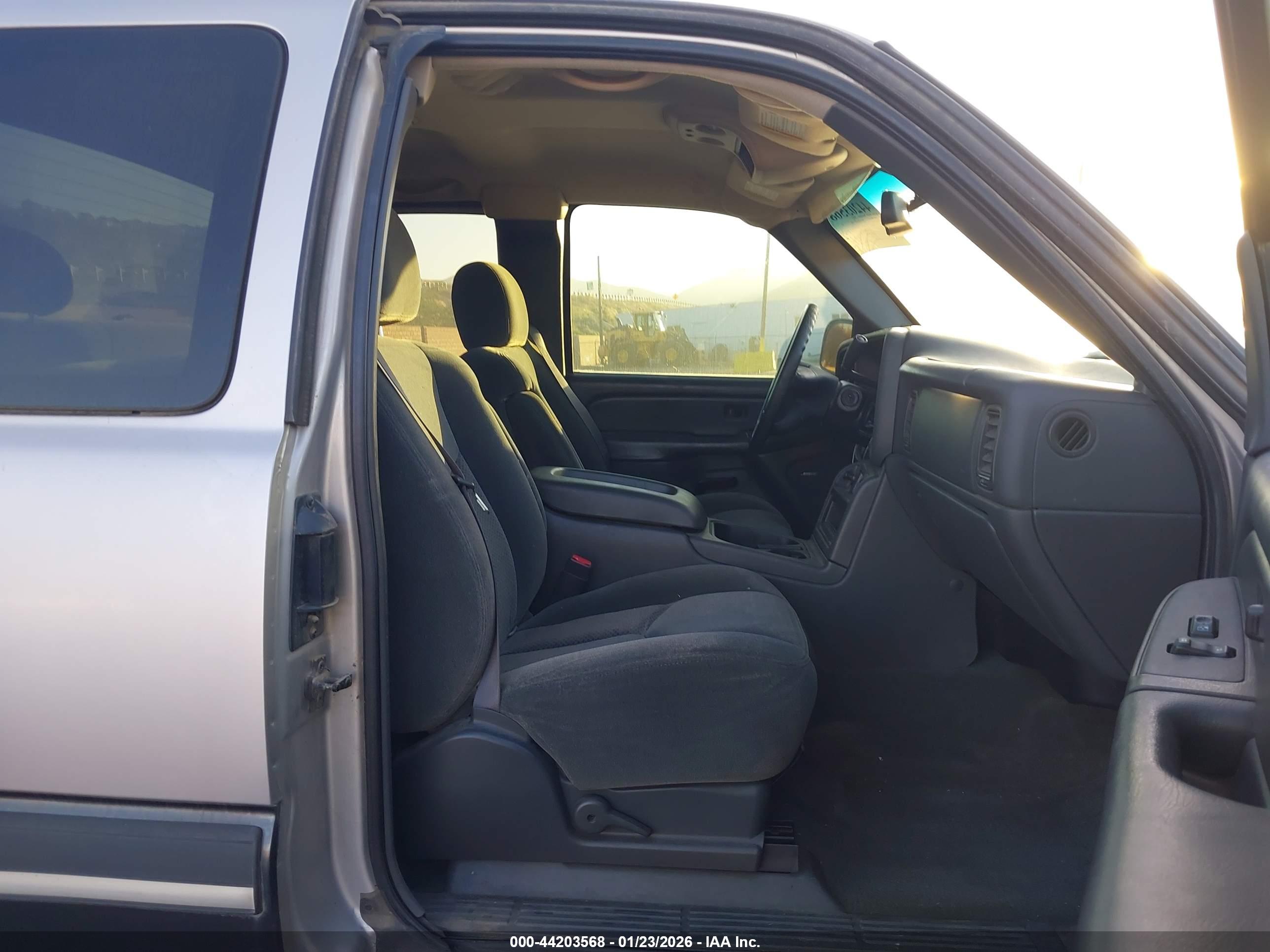 CHEVROLET SILVERADO image 5