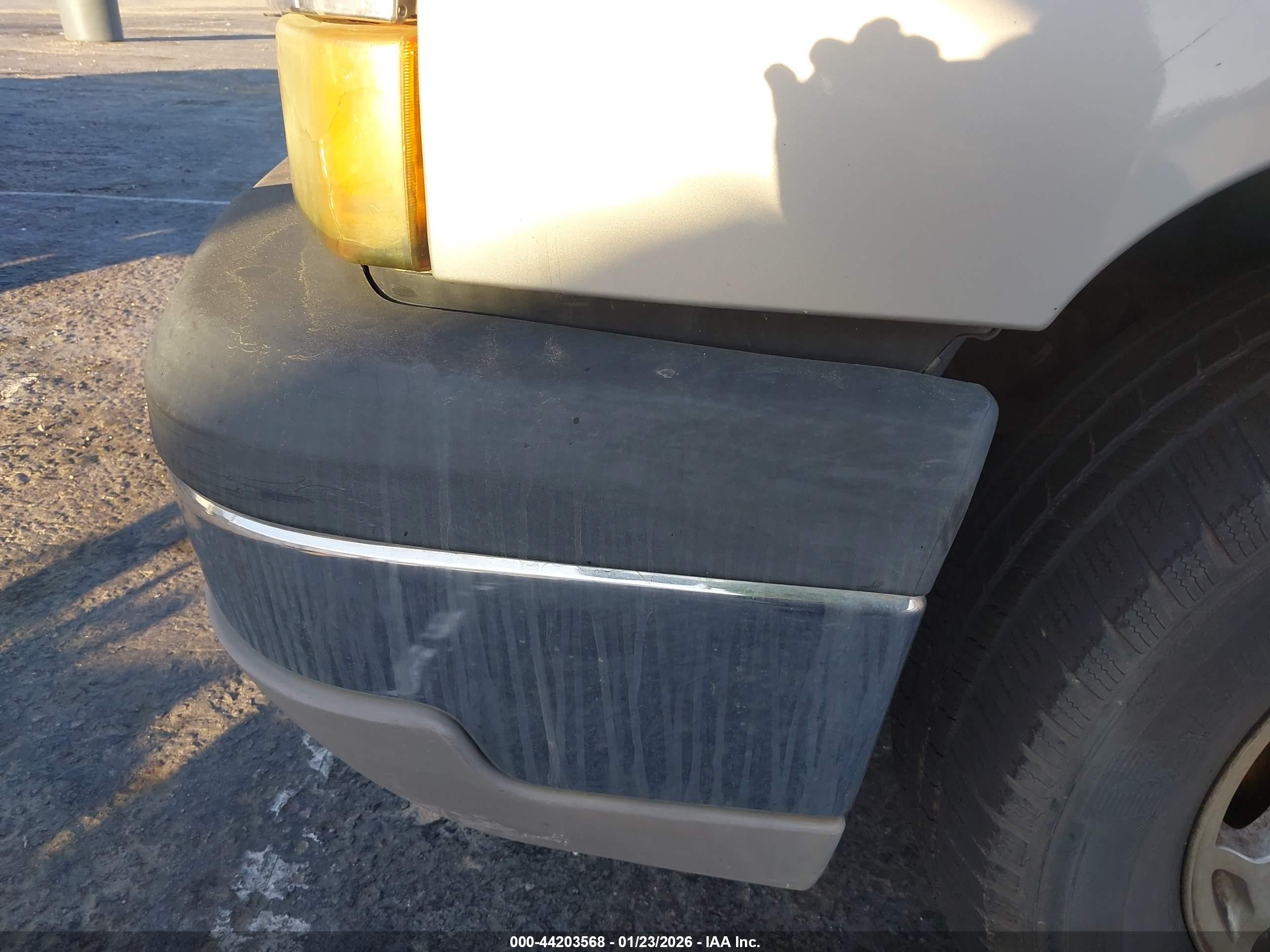 CHEVROLET SILVERADO image 6