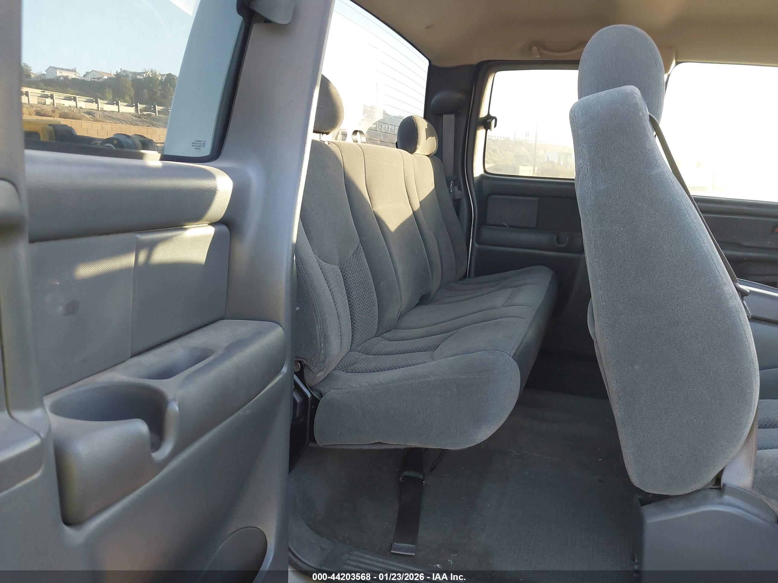 CHEVROLET SILVERADO image 8