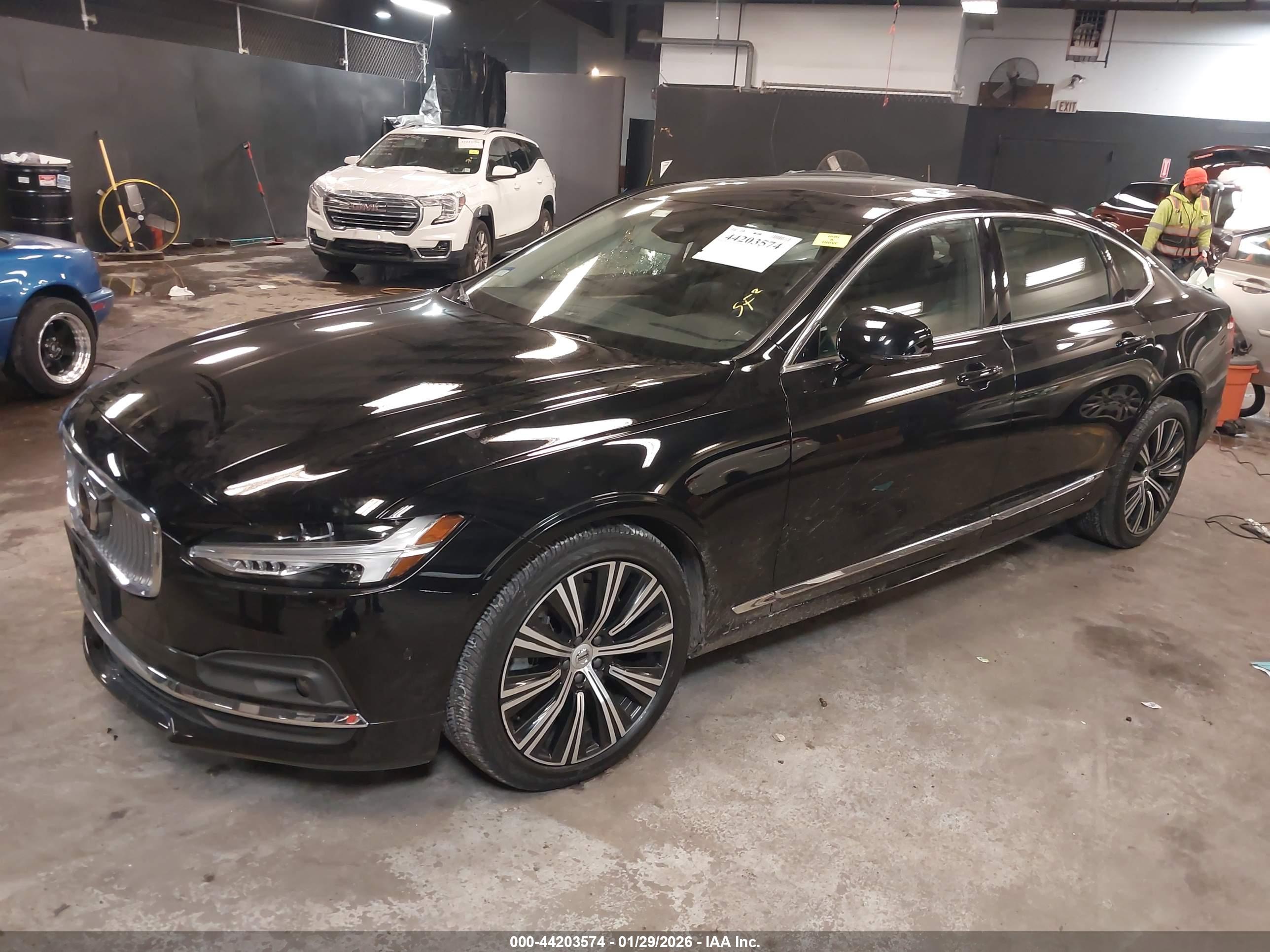 VOLVO S90 image 2
