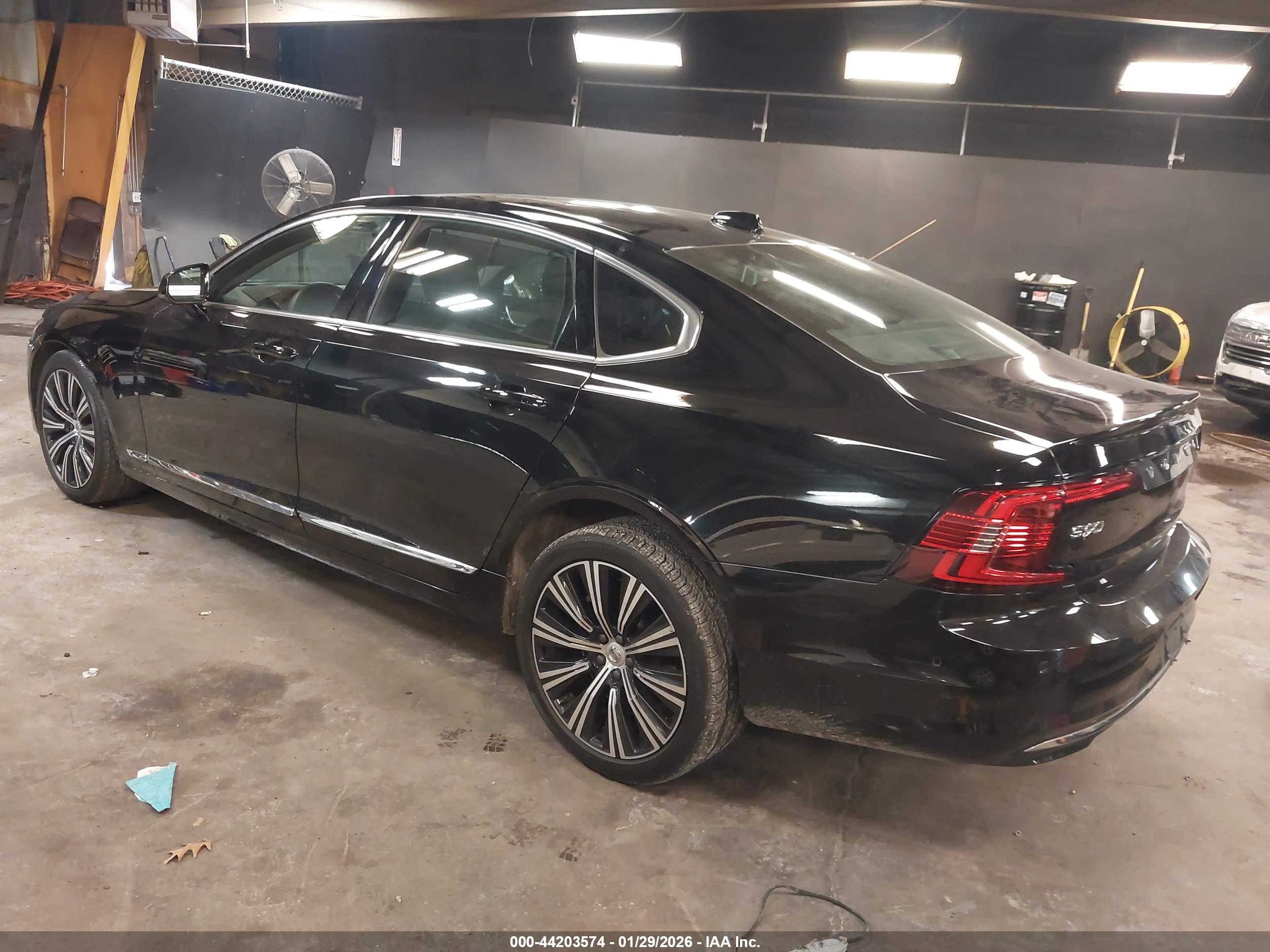 VOLVO S90 image 3