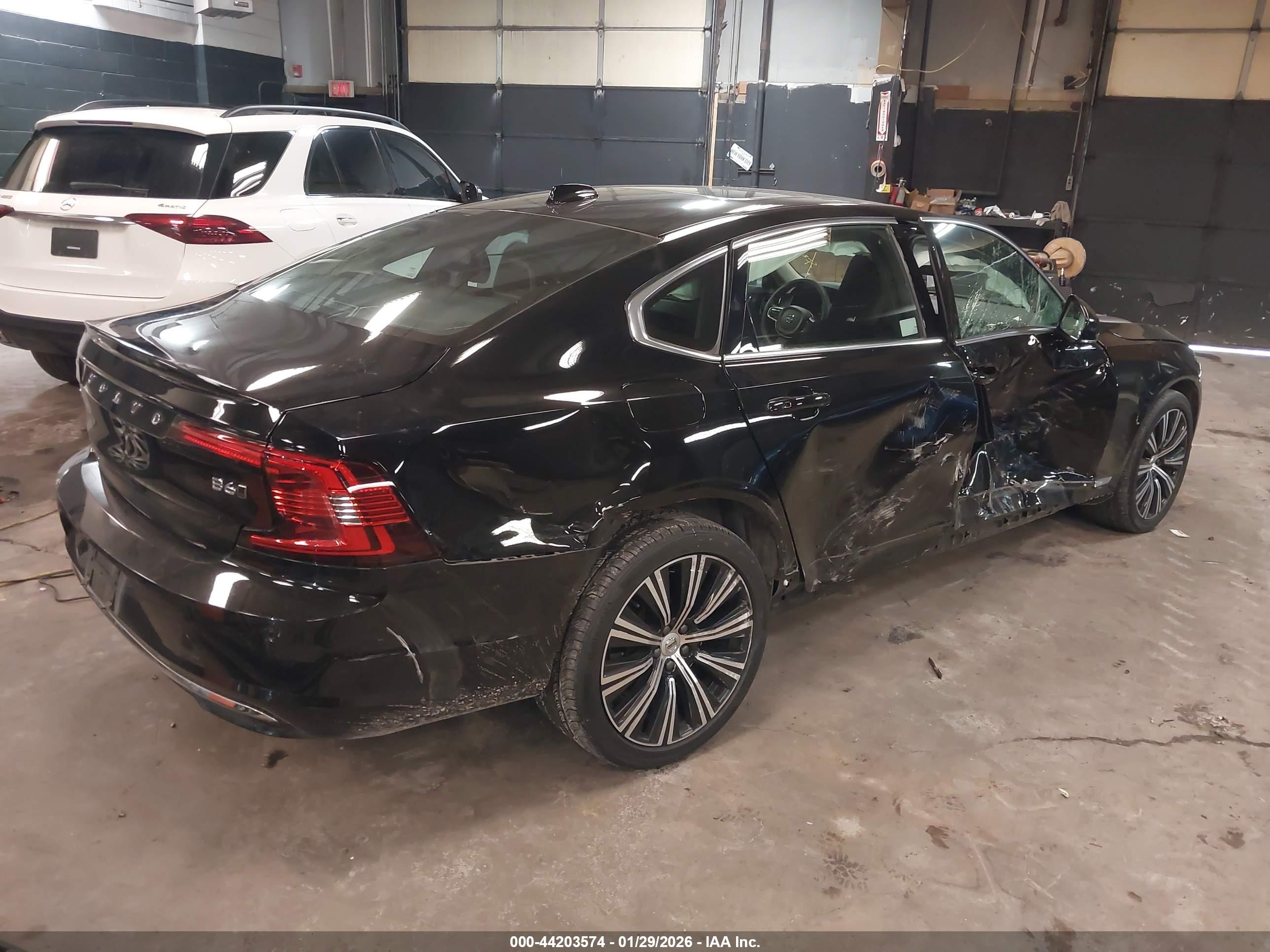 VOLVO S90 image 4
