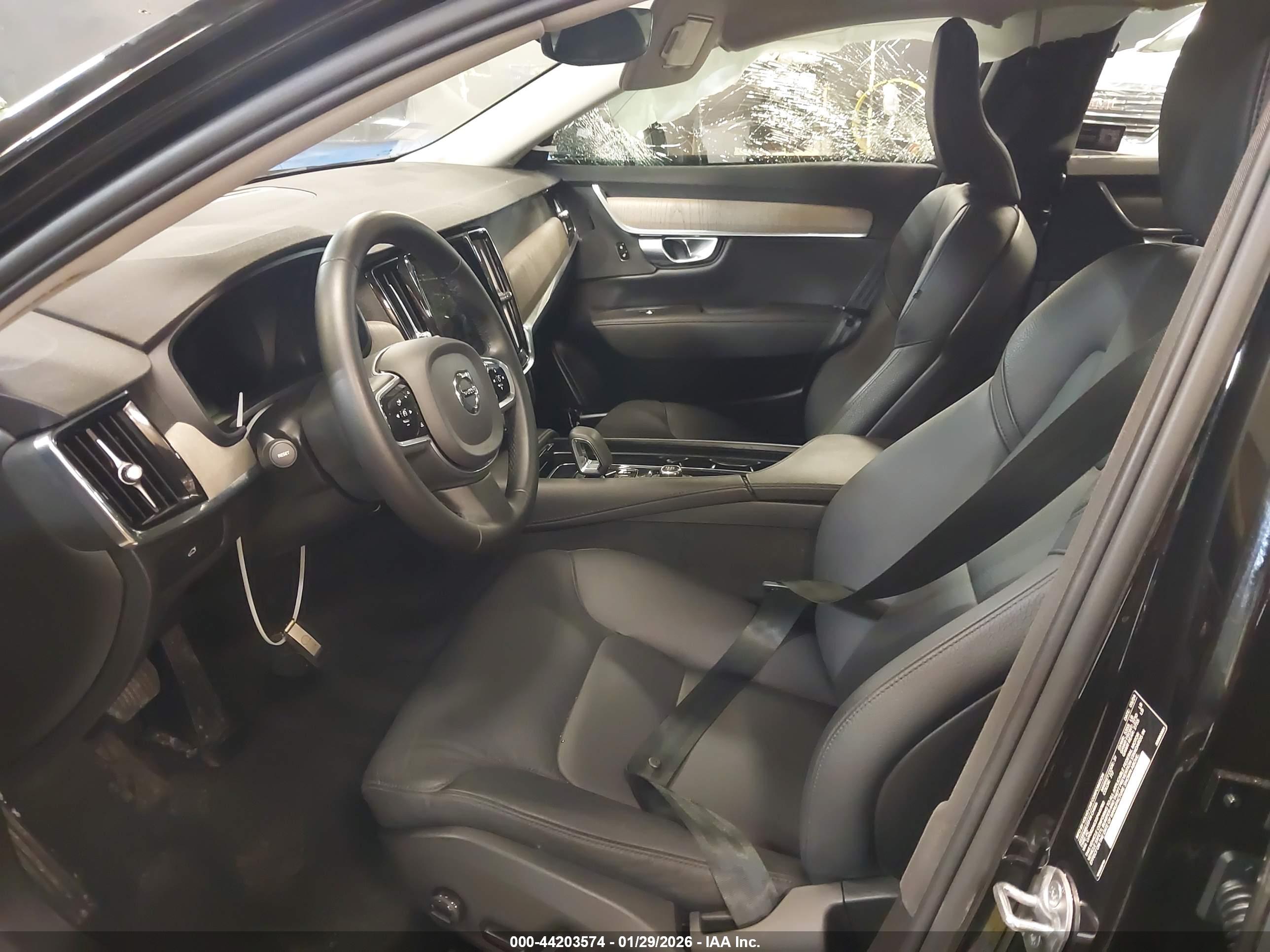 VOLVO S90 image 5